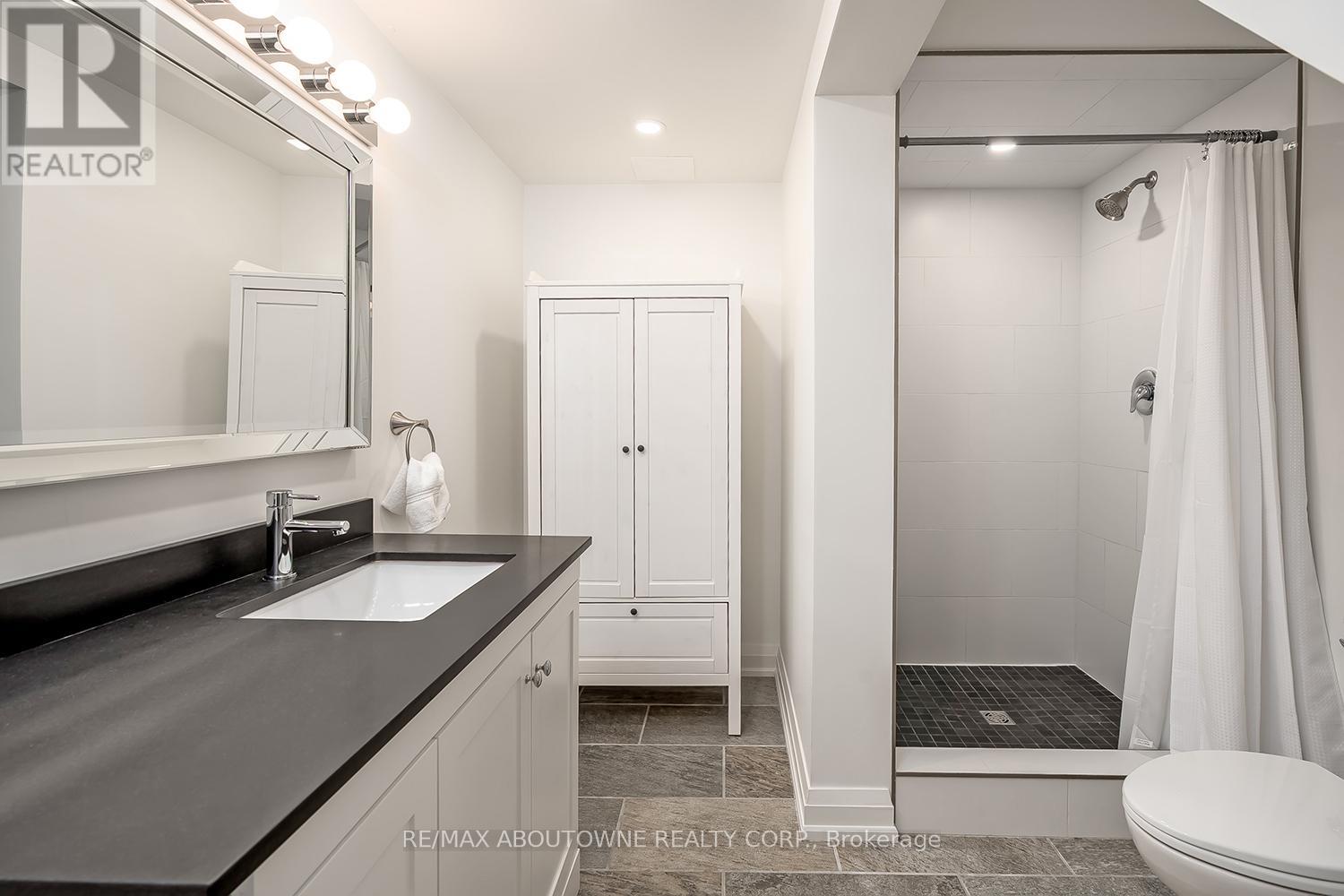 2348 Devon Road, Oakville, Ontario  L6J 5R5 - Photo 41 - W12770832