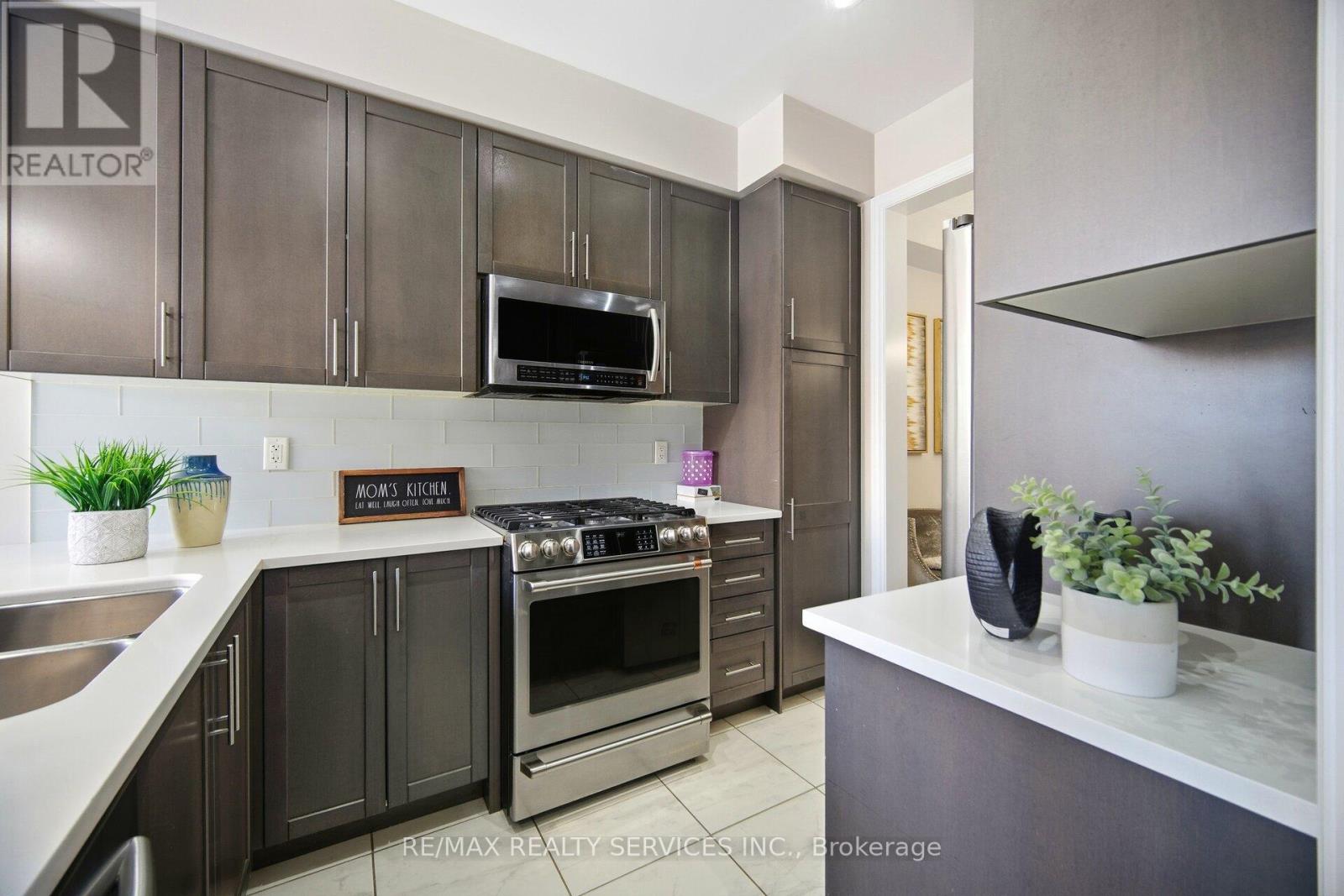 5 Maple Cider Street, Caledon, Ontario  L7C 3V2 - Photo 3 - W12770868