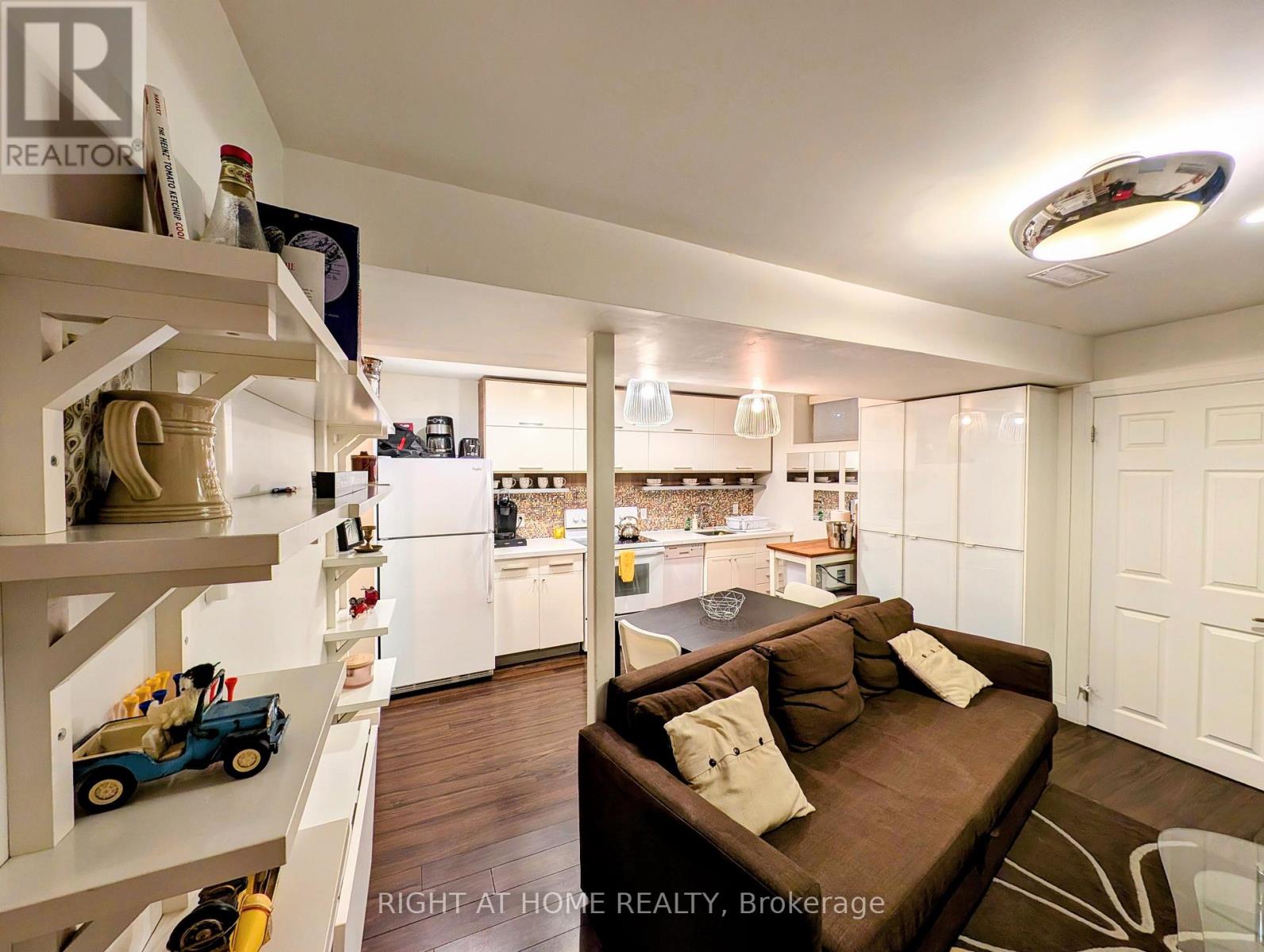 B - 297 KEELE STREET, Toronto, Ontario