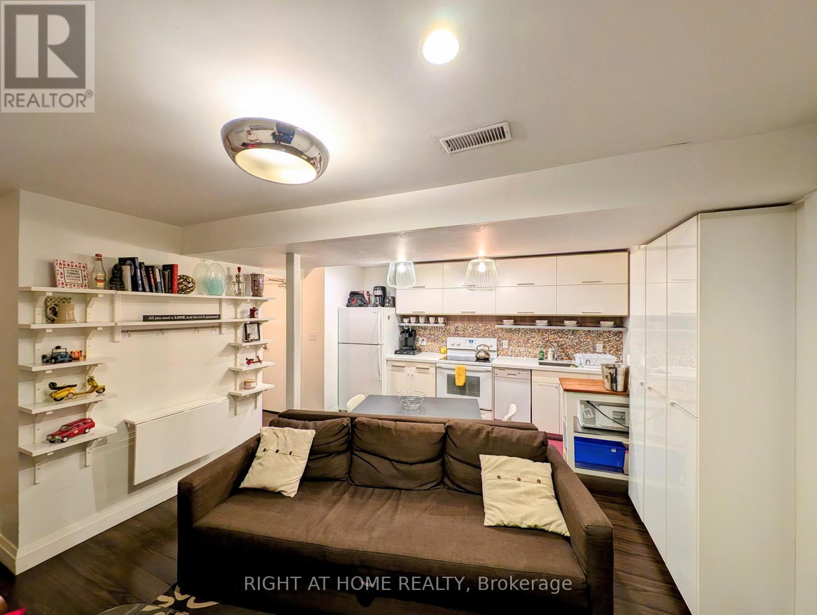 B - 297 Keele Street, Toronto, Ontario  M6P 2K5 - Photo 3 - W12770908