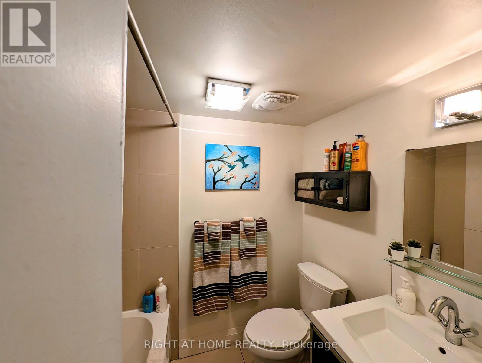 B - 297 Keele Street, Toronto, Ontario  M6P 2K5 - Photo 8 - W12770908