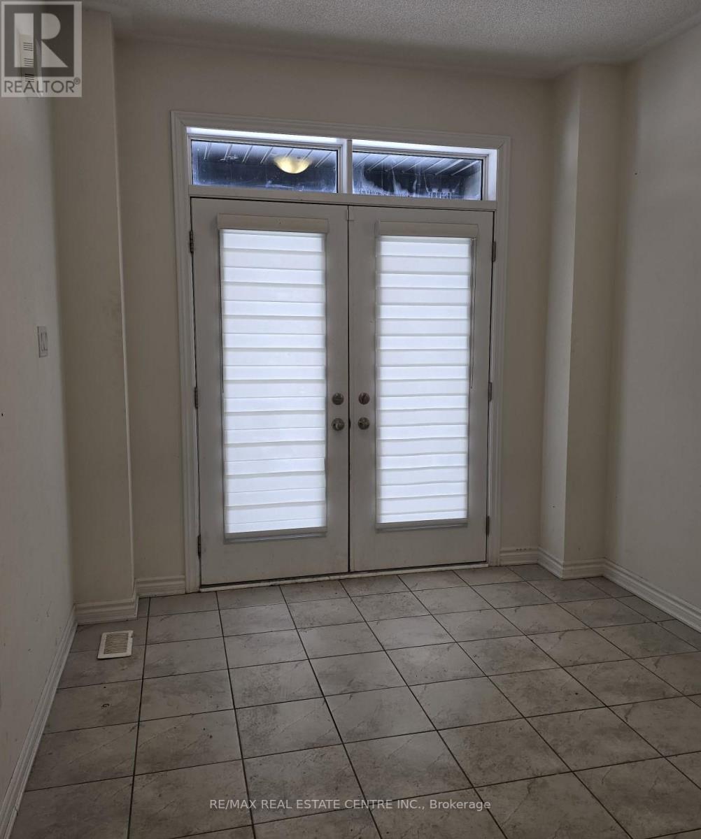 22 Spinland Street, Caledon, Ontario  L7C 4K4 - Photo 2 - W12770926