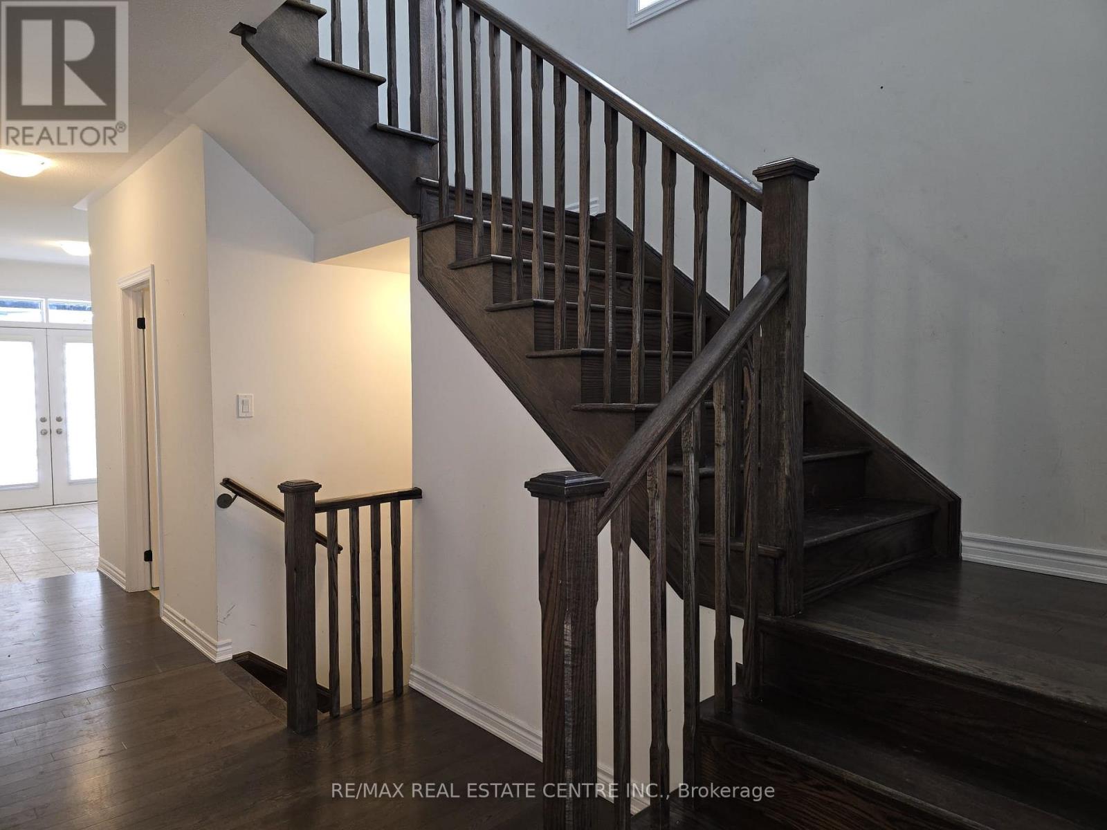 22 Spinland Street, Caledon, Ontario  L7C 4K4 - Photo 3 - W12770926