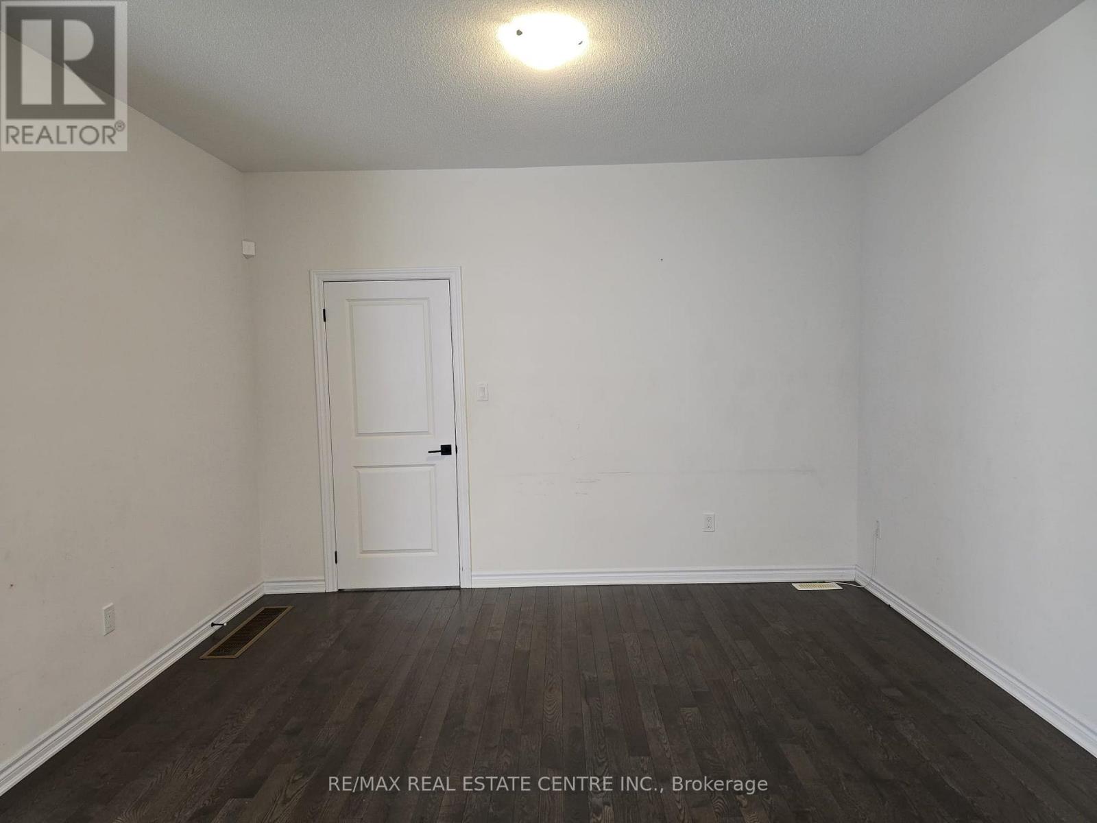 22 Spinland Street, Caledon, Ontario  L7C 4K4 - Photo 5 - W12770926