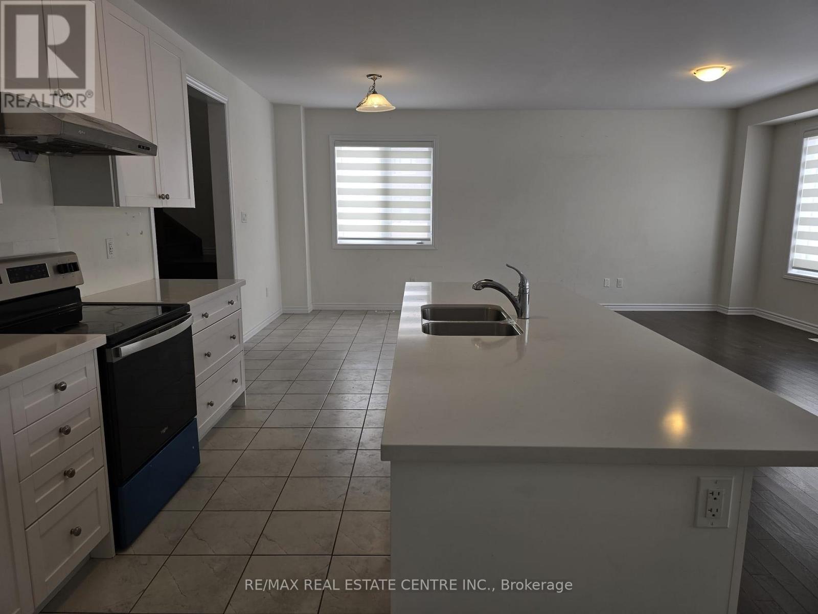 22 Spinland Street, Caledon, Ontario  L7C 4K4 - Photo 6 - W12770926