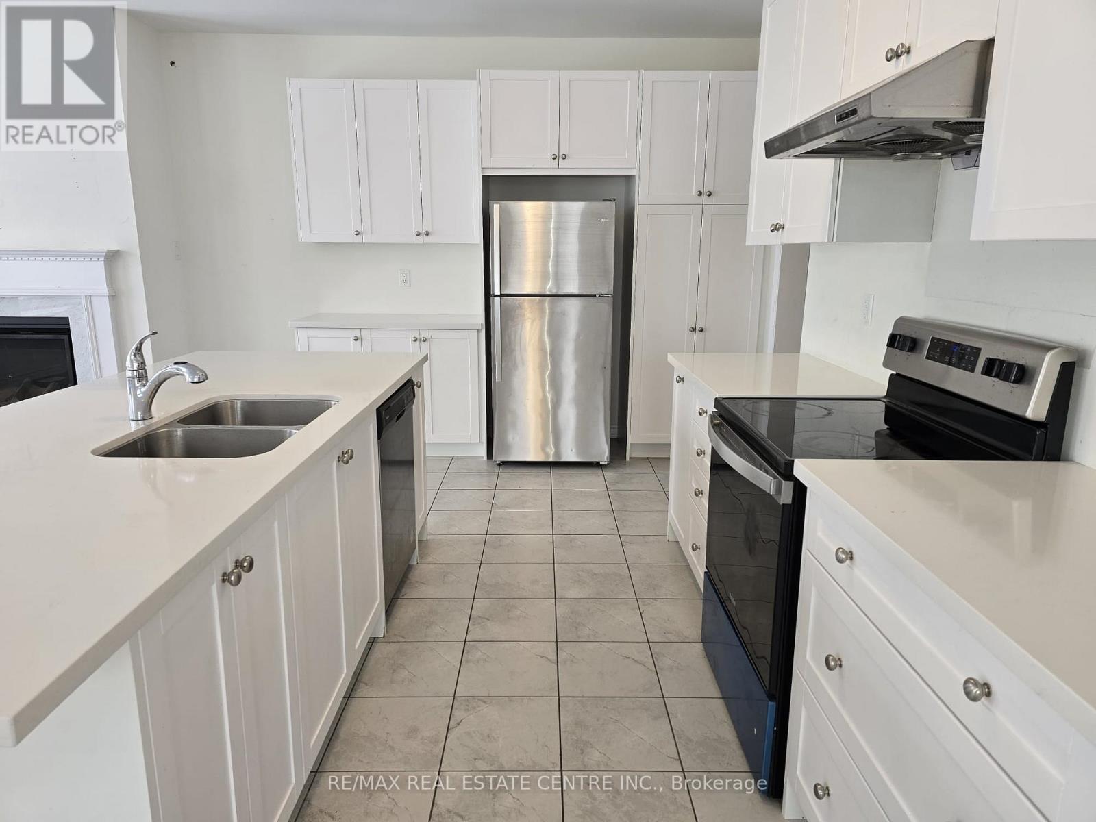 22 Spinland Street, Caledon, Ontario  L7C 4K4 - Photo 9 - W12770926