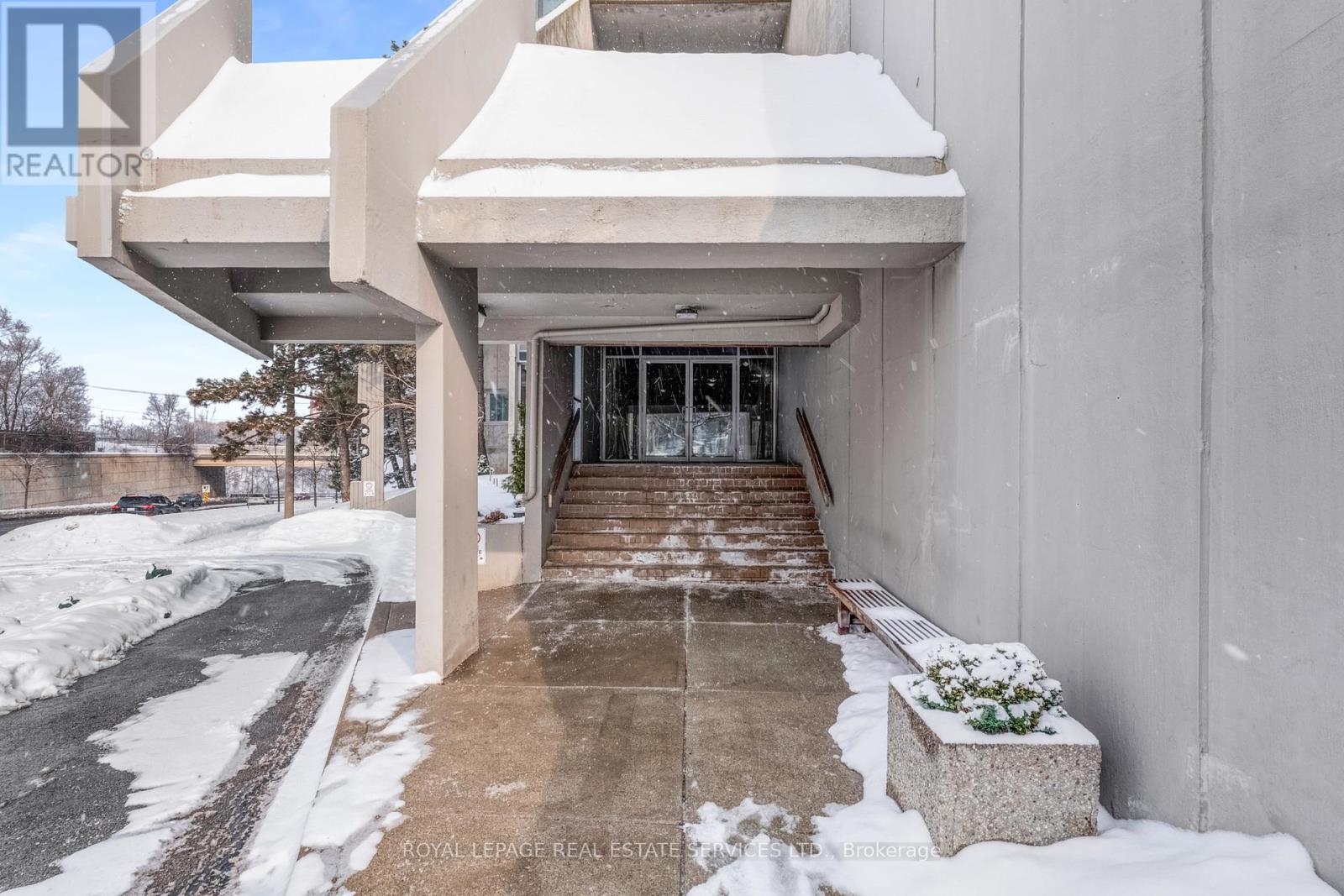 605 - 20 Speers Road, Oakville (Co Central), Ontario  L6K 3R5 - Photo 3 - W12770948