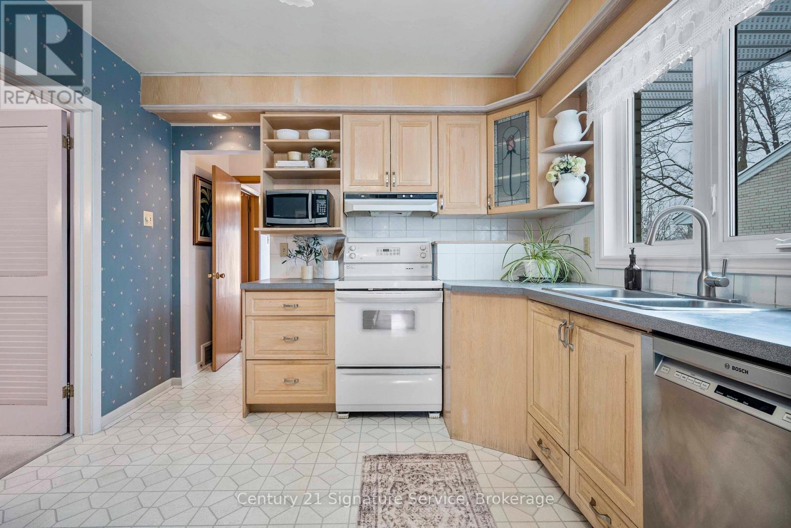 1549 Sherway Drive, Mississauga, Ontario  L4X 1C5 - Photo 11 - W12770990