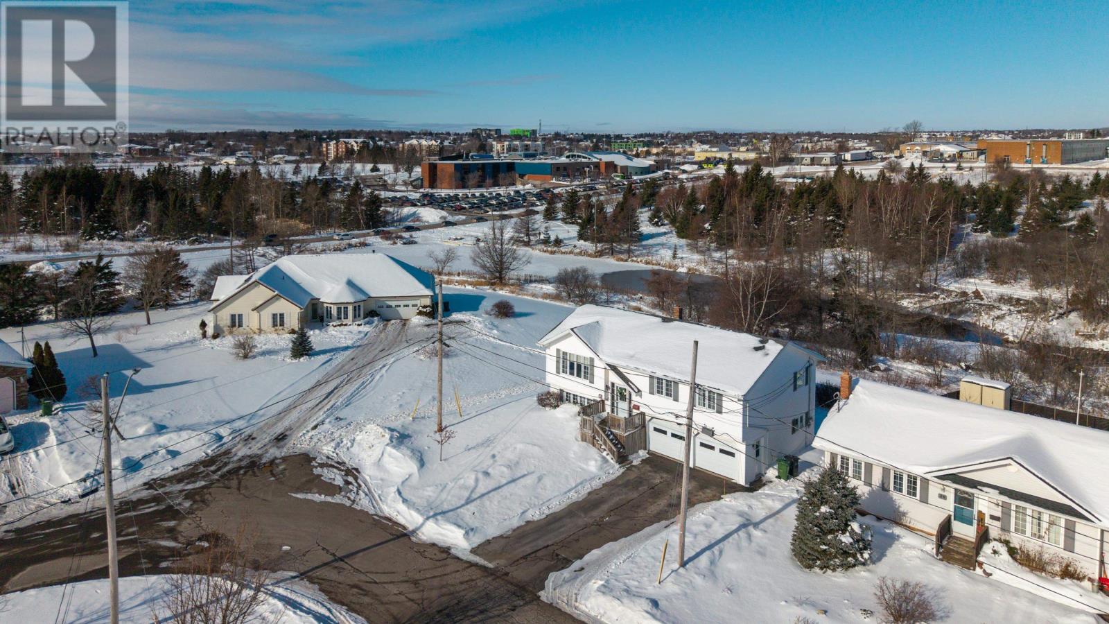 26 Doc Blanchard Crescent, Charlottetown, Prince Edward Island C1A 9K3 - Photo 2 - 202602409