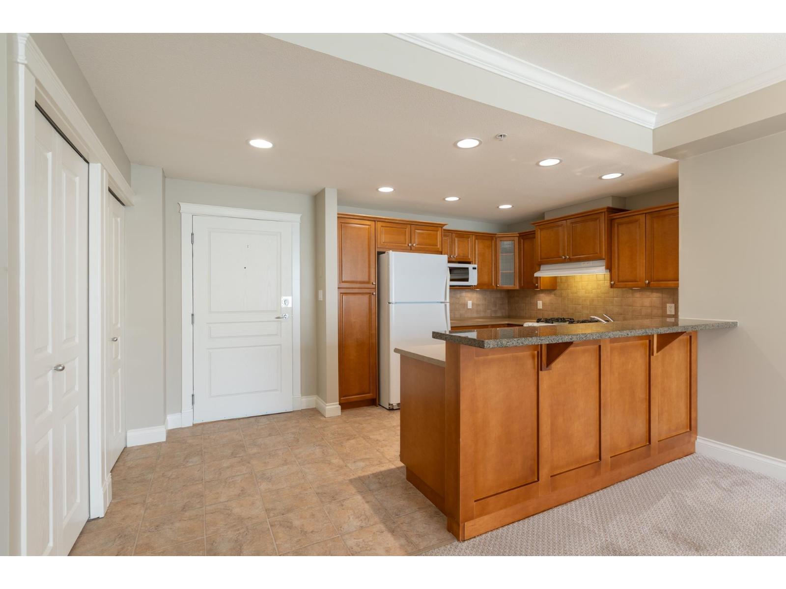 205 1787 154 Street, Surrey, British Columbia  V4A 4S1 - Photo 4 - R3087337