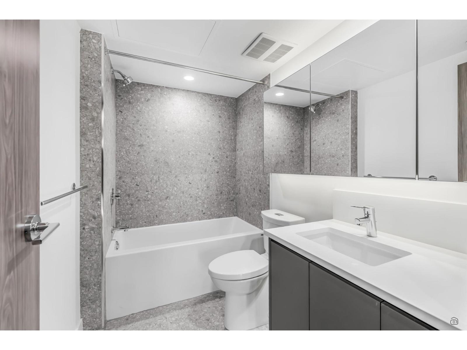 1208 10750 135a Street, Surrey, British Columbia  V3T 0V4 - Photo 13 - R3087298