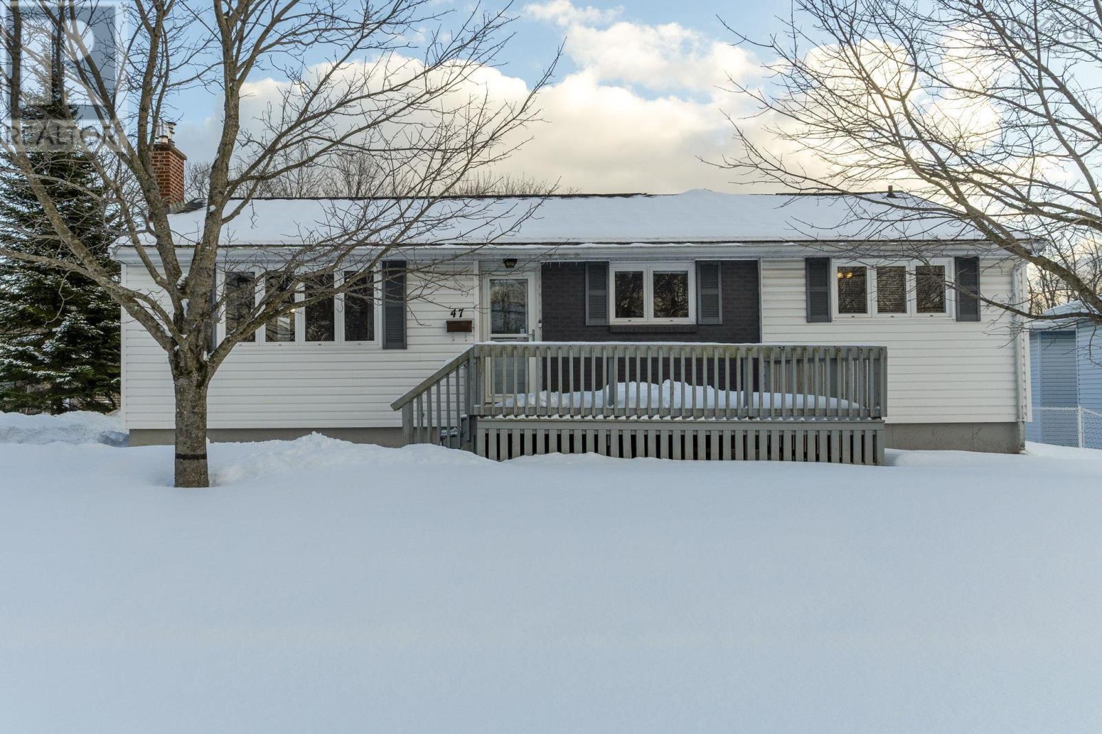 47 Ellenvale Avenue, Dartmouth, Nova Scotia  B2W 2W8 - Photo 1 - 202602402