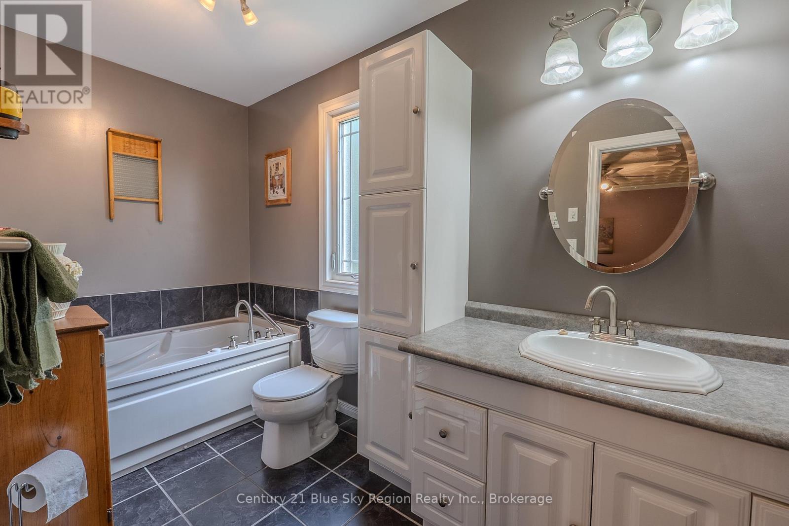 220 Hummel Line, Powassan, Ontario  P0H 2L0 - Photo 18 - X12771168