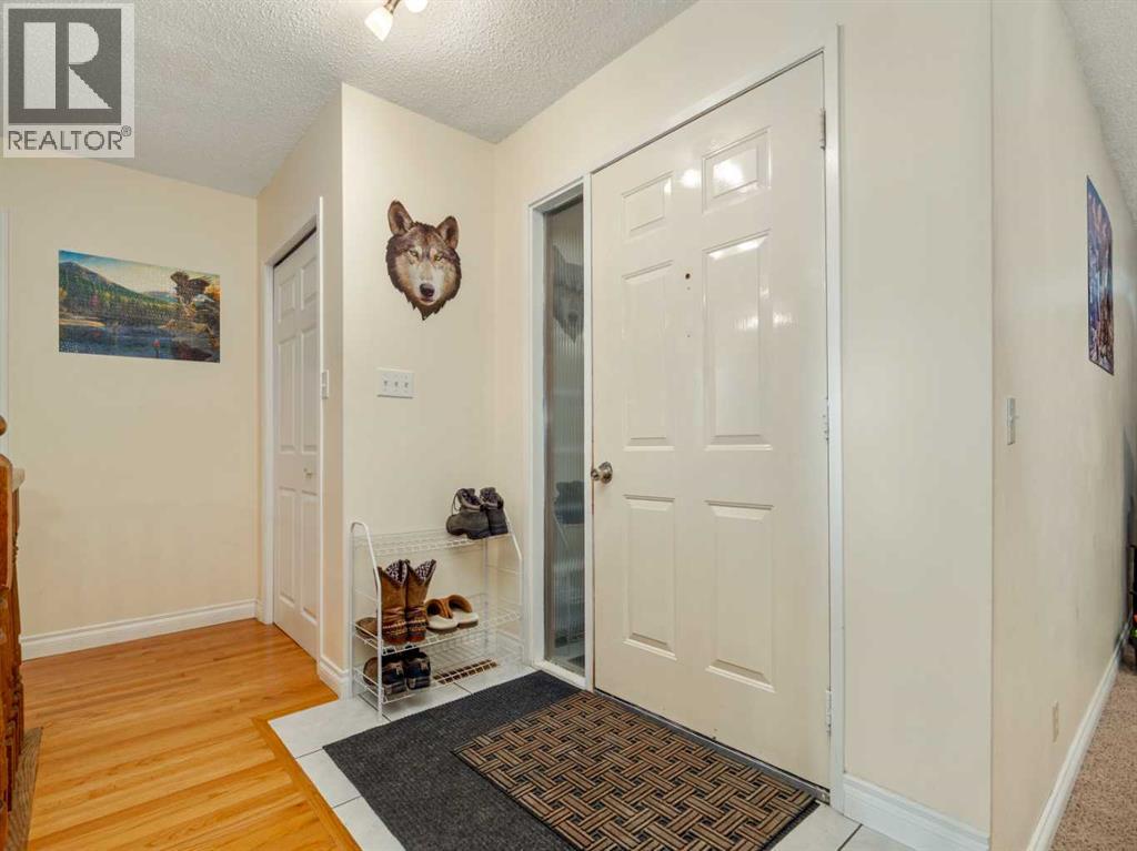 146 Oxford Road W, Lethbridge, Alberta  T1K 4V4 - Photo 3 - A2283846