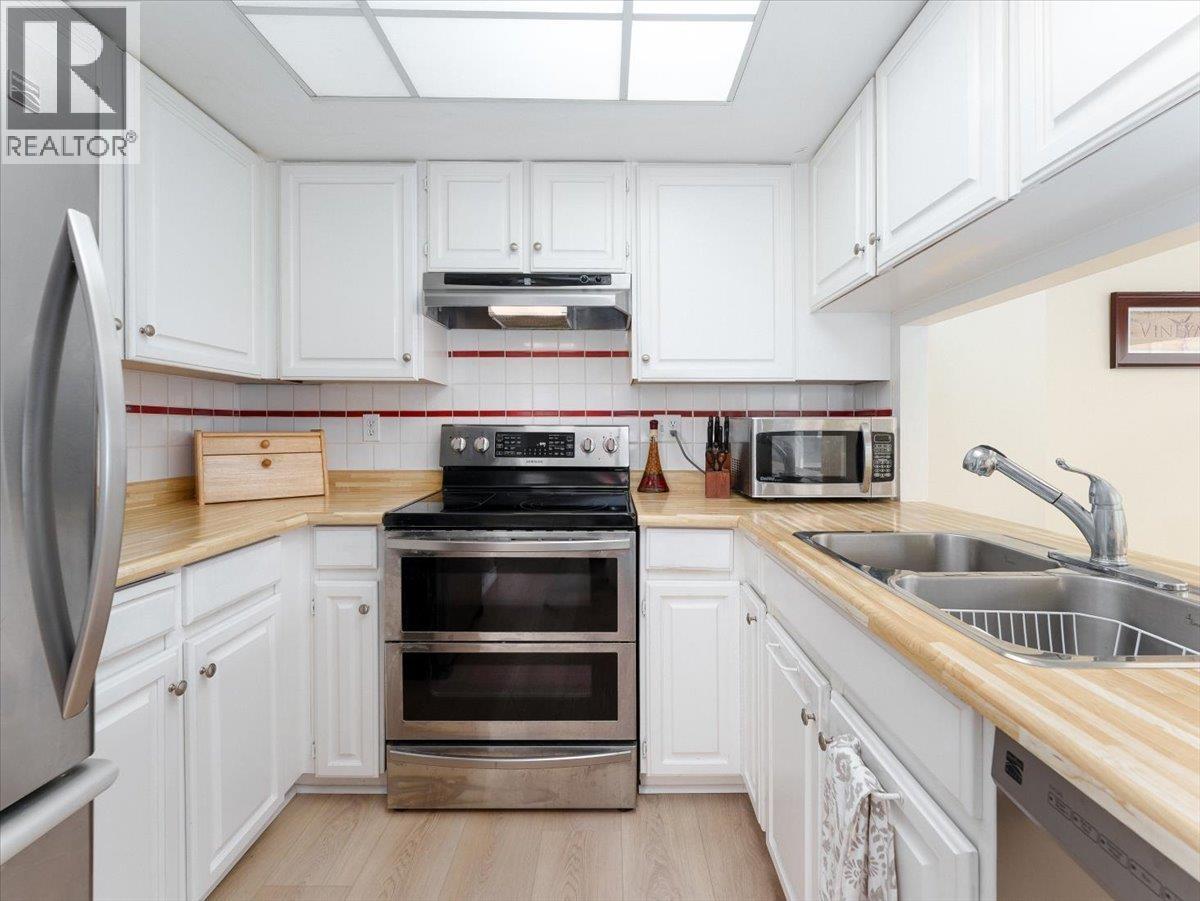 Listing Picture 10 of 38 : 7338 FOXHOUND MEWS, Vancouver / 溫哥華 - 魯藝地產 Yvonne Lu Group - MLS Medallion Club Member