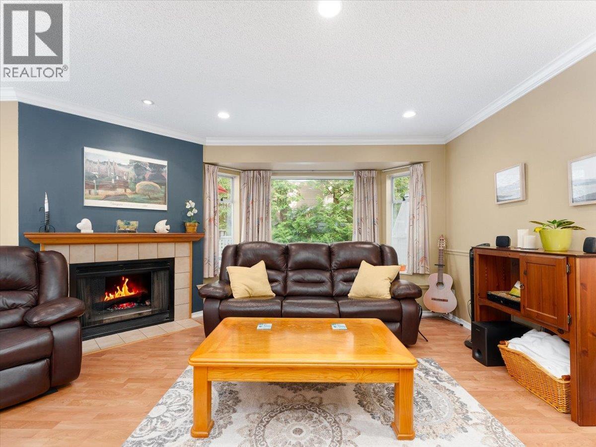 Listing Picture 4 of 38 : 7338 FOXHOUND MEWS, Vancouver / 溫哥華 - 魯藝地產 Yvonne Lu Group - MLS Medallion Club Member