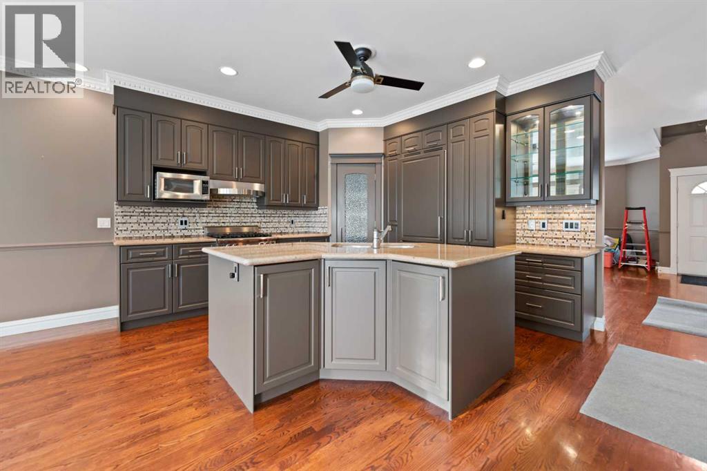 322 Signature Court Sw, Calgary, Alberta  T3H 3H9 - Photo 3 - A2283712