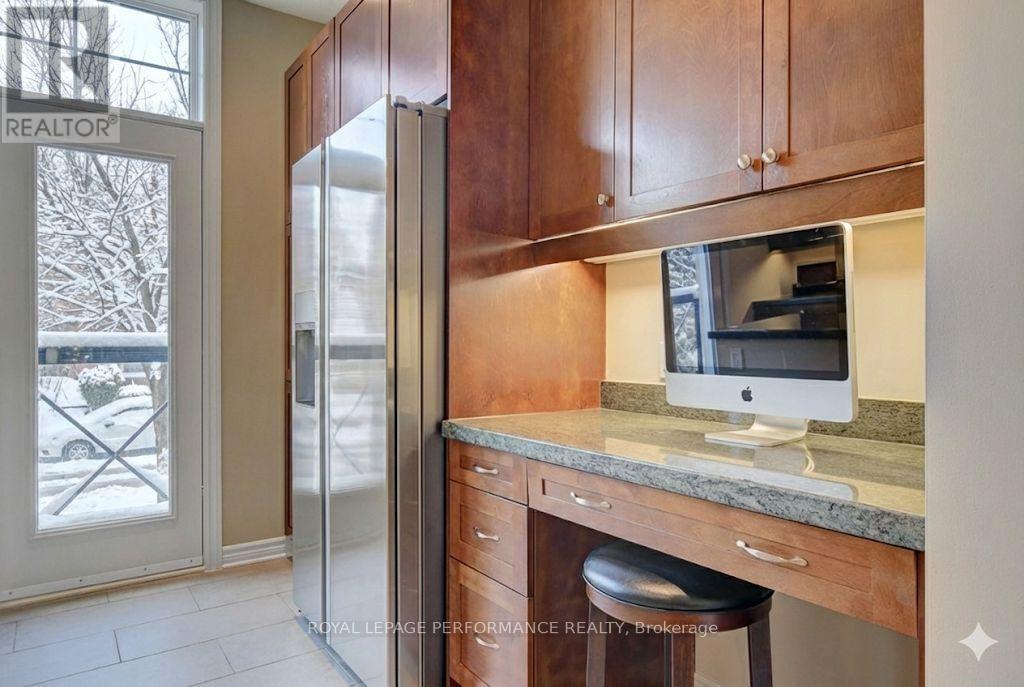 318 Iona Street, Ottawa, Ontario  K1Z 7B9 - Photo 8 - X12771126
