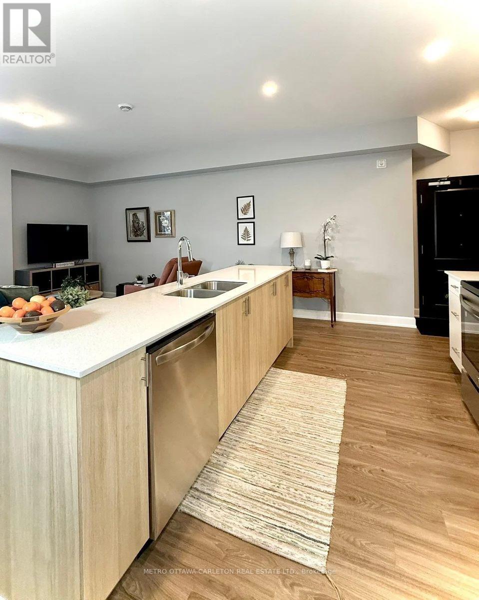 214 - 2396 Cleroux Crescent, Ottawa, Ontario  K1W 1A2 - Photo 5 - X12771136