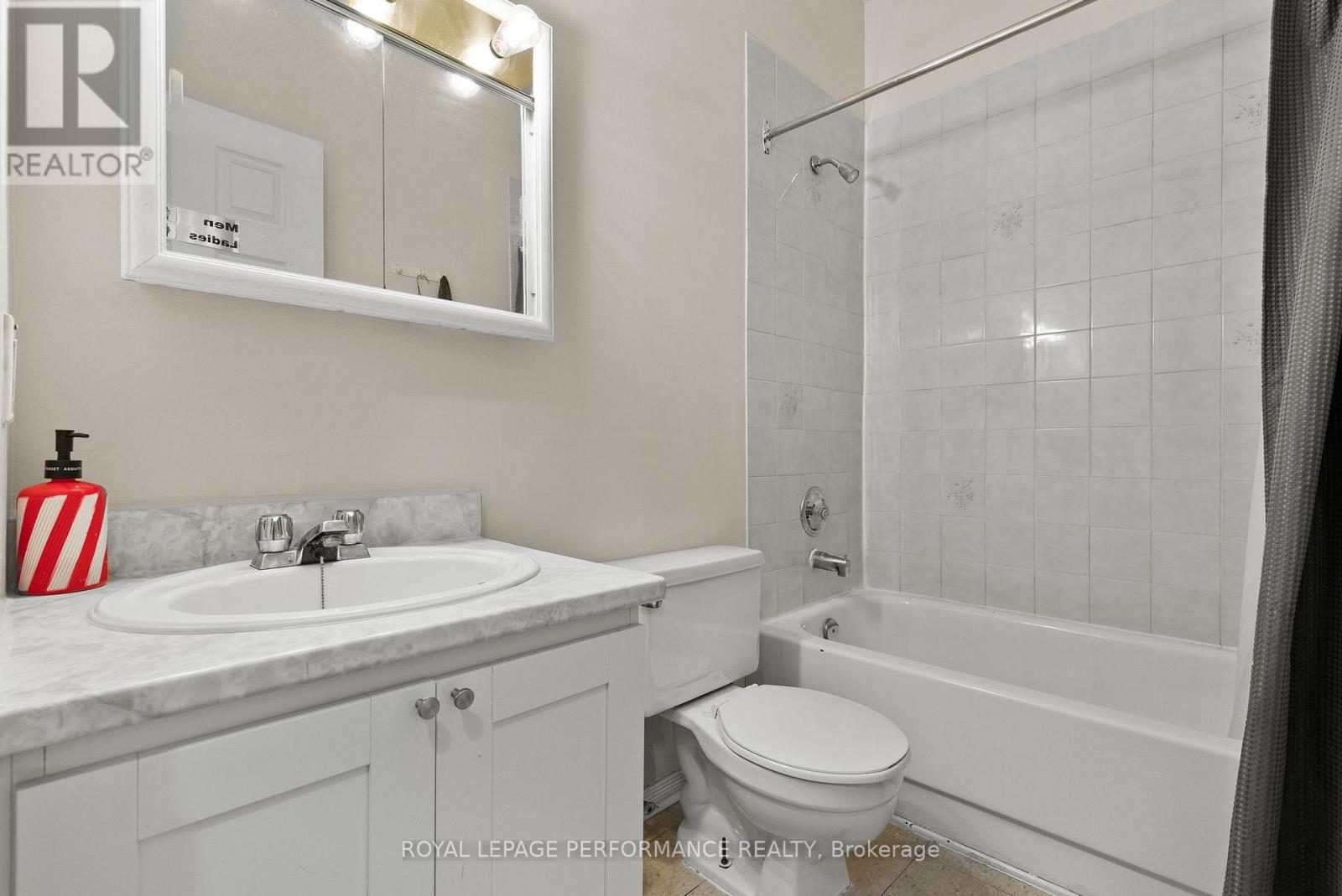 Unit #a - 235 Laurier Avenue E, Ottawa, Ontario  K1N 7S2 - Photo 10 - X12771154
