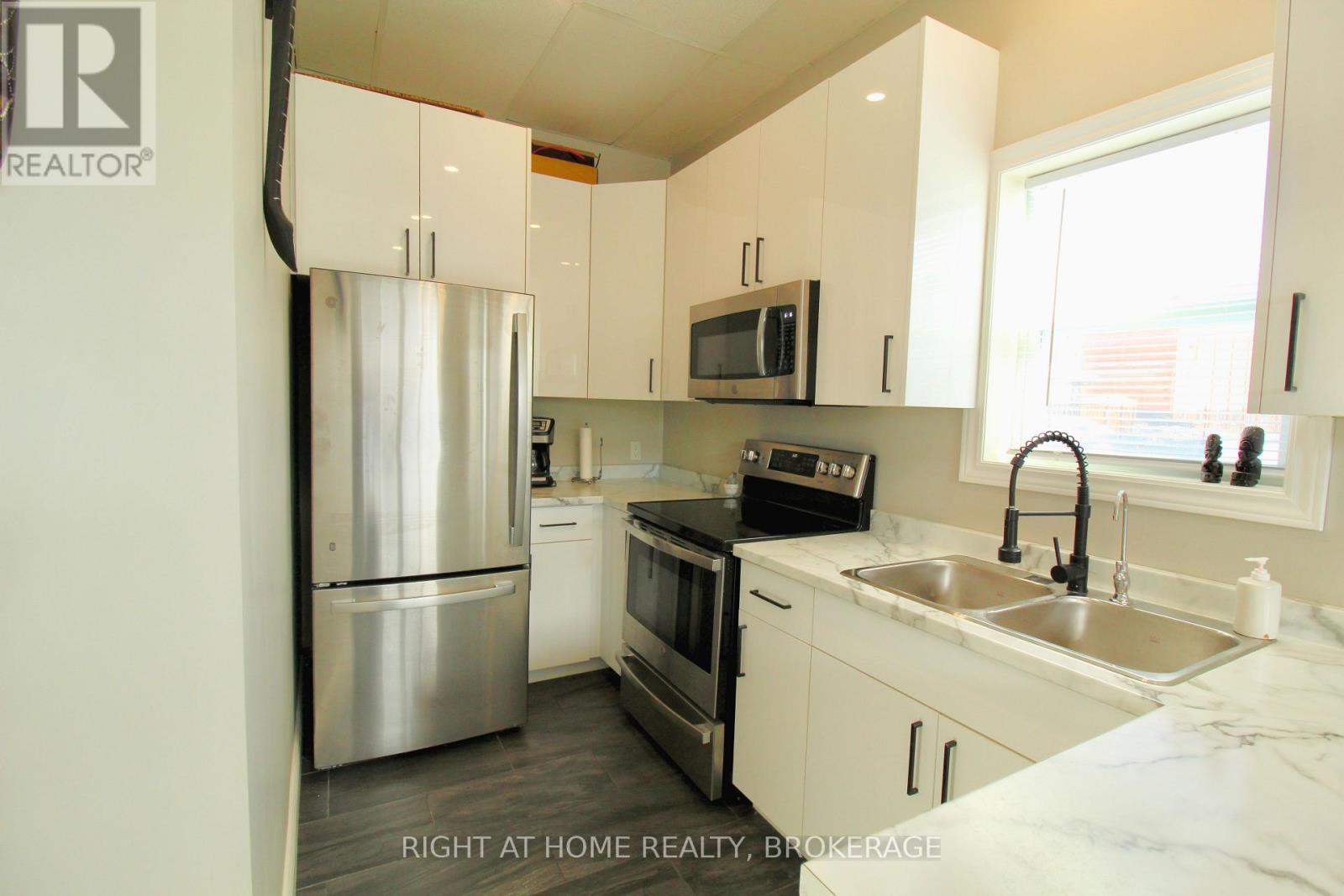 7 Beech Street, St. Catharines (Downtown), Ontario  L2R 2B6 - Photo 2 - X12771028