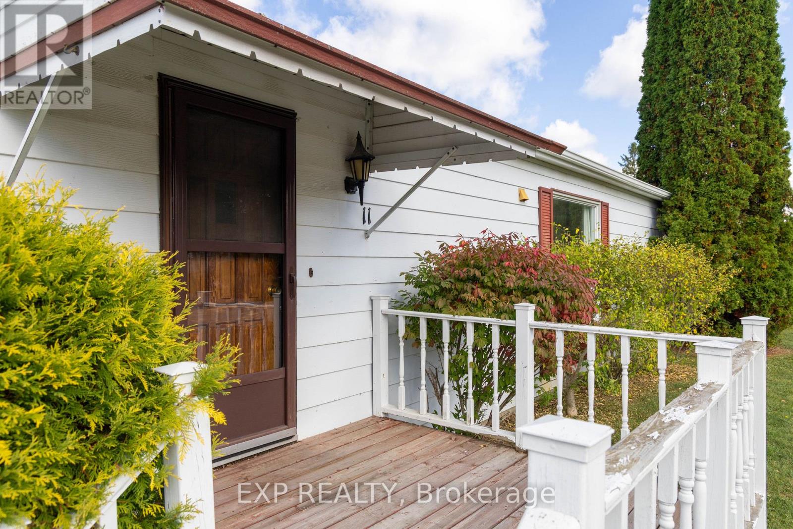 11 Geneva Court, Georgina (Sutton & Jackson's Point), Ontario  L0E 1R0 - Photo 5 - N12698512