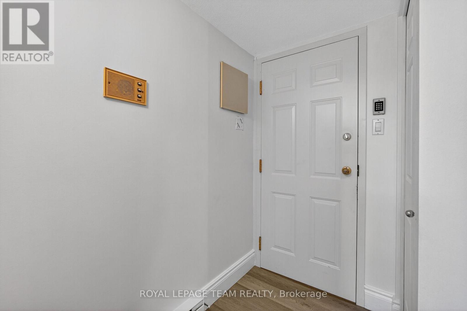 6 - 635 Richmond Road, Ottawa, Ontario  K2A 0G6 - Photo 10 - X12442528