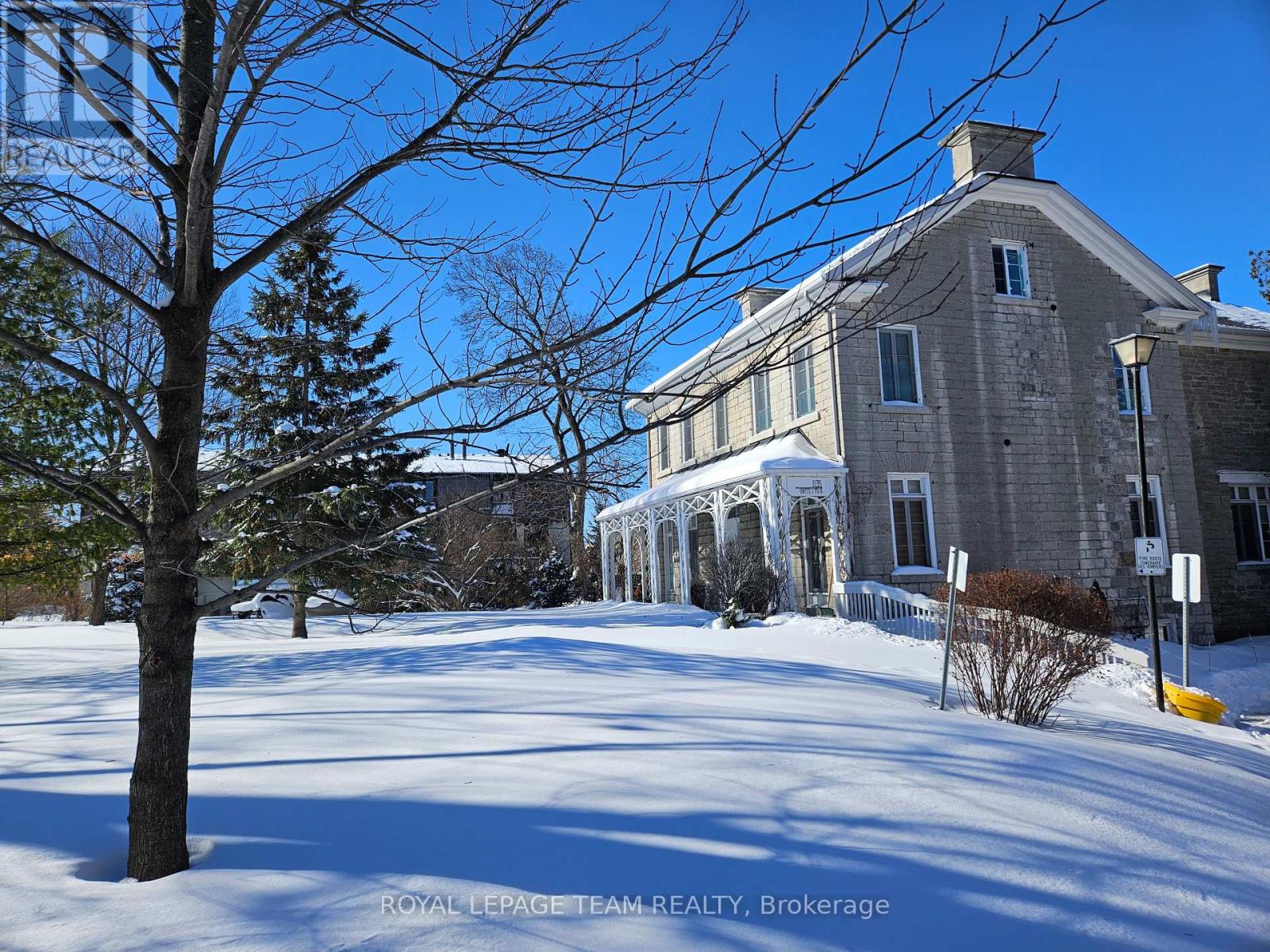 6 - 635 Richmond Road, Ottawa, Ontario  K2A 0G6 - Photo 2 - X12442528