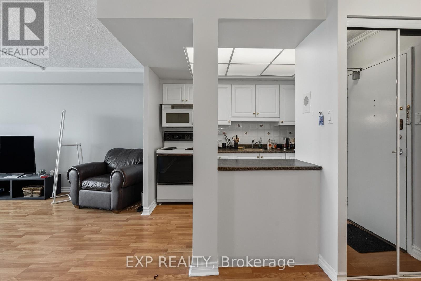 1112 - 555 Brittany Drive, Ottawa, Ontario  K1K 4C5 - Photo 11 - X12751368