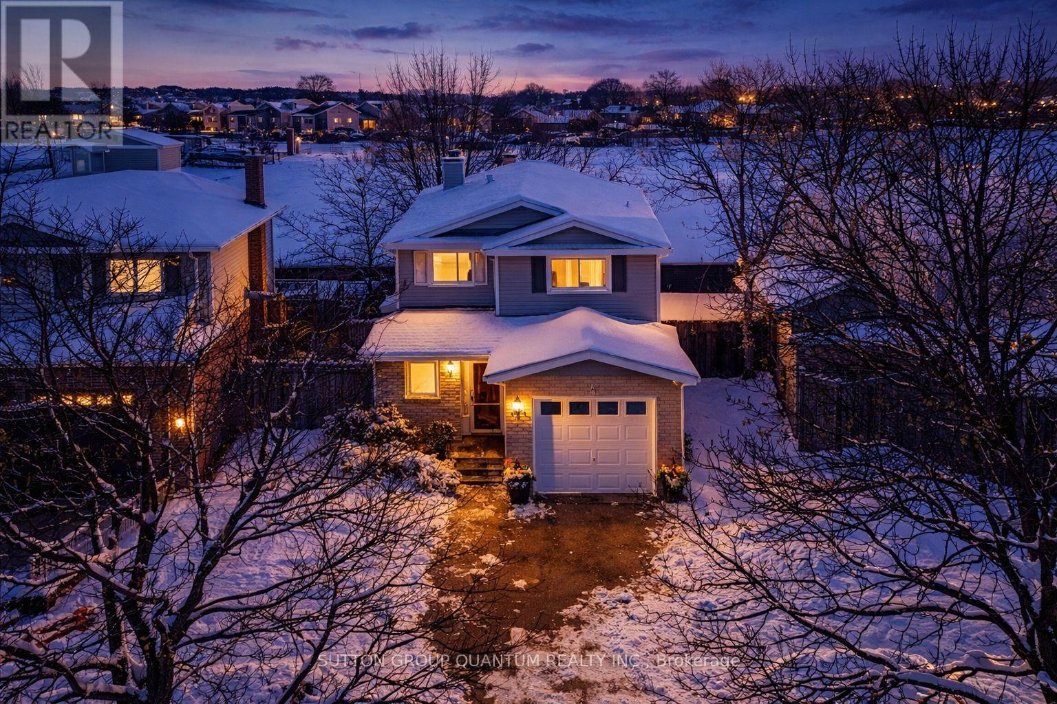 32 Capri Street, Thorold (Confederation Heights), Ontario  L2V 4S8 - Photo 2 - X12770448