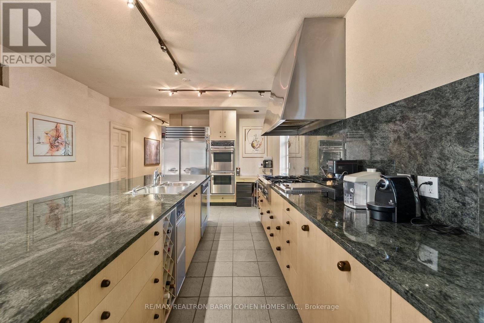 7 Alderbrook Drive, Toronto, Ontario  M3B 1E3 - Photo 3 - C12771164