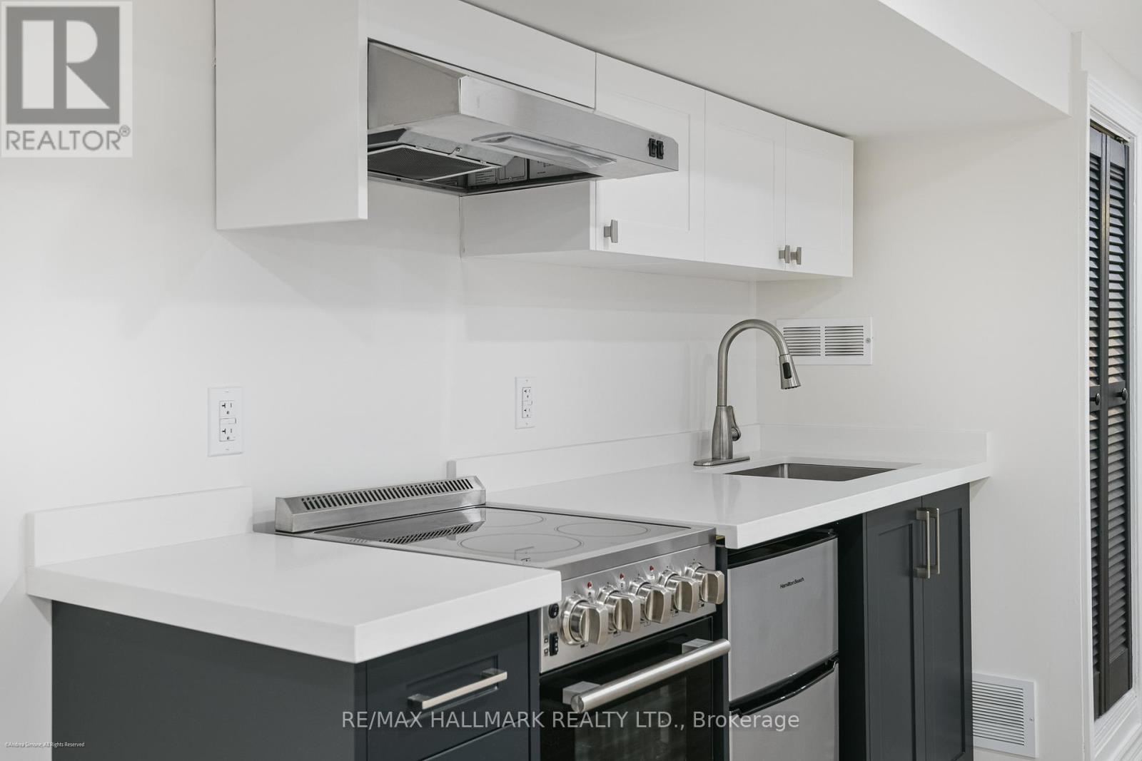 Bsmt - 208 Cedarvale Avenue, Toronto, Ontario  M4C 4K2 - Photo 9 - E12771114