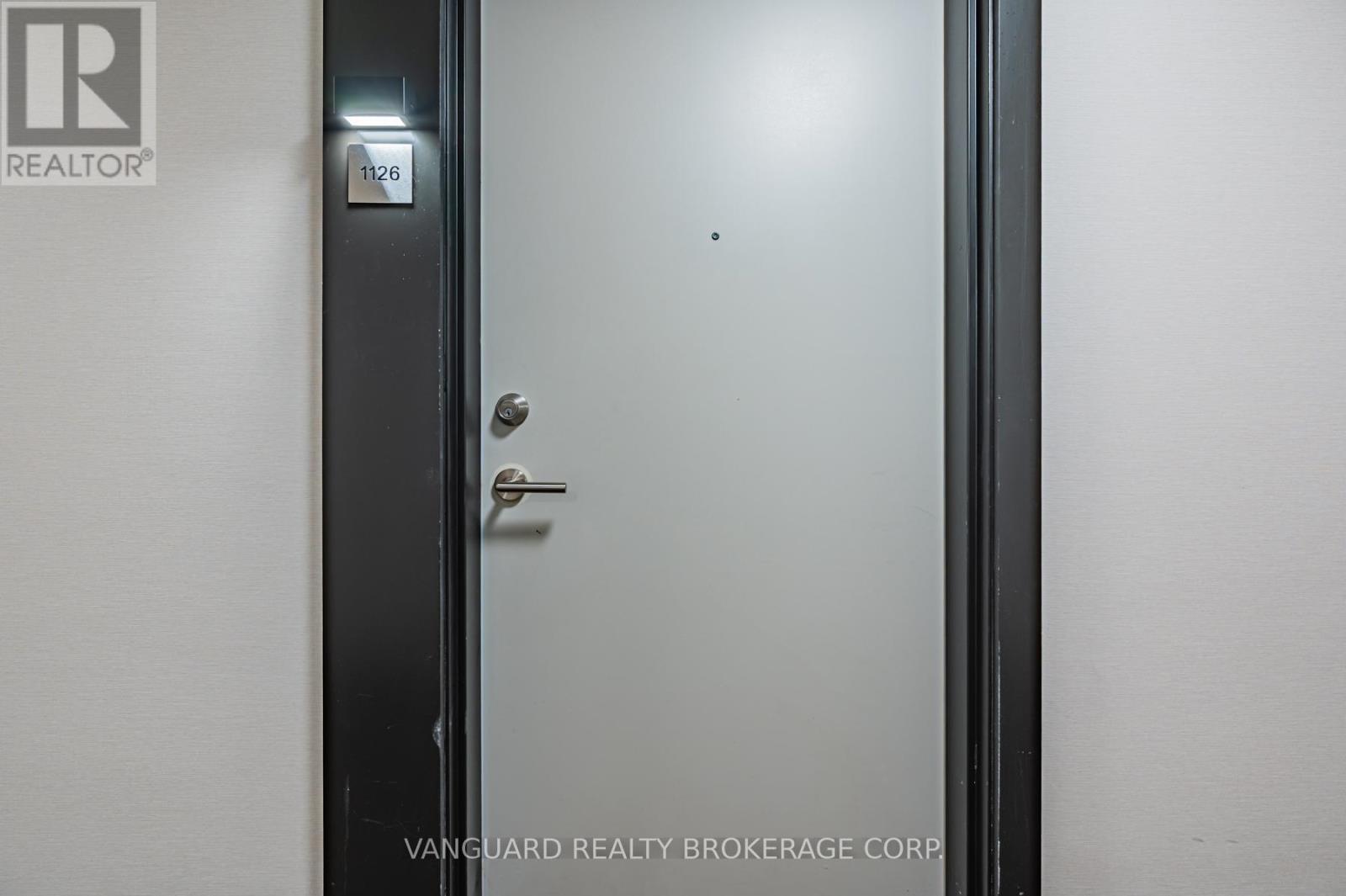 1126 - 2 David Eyer Road, Richmond Hill, Ontario  L4S 0N6 - Photo 2 - N12771008