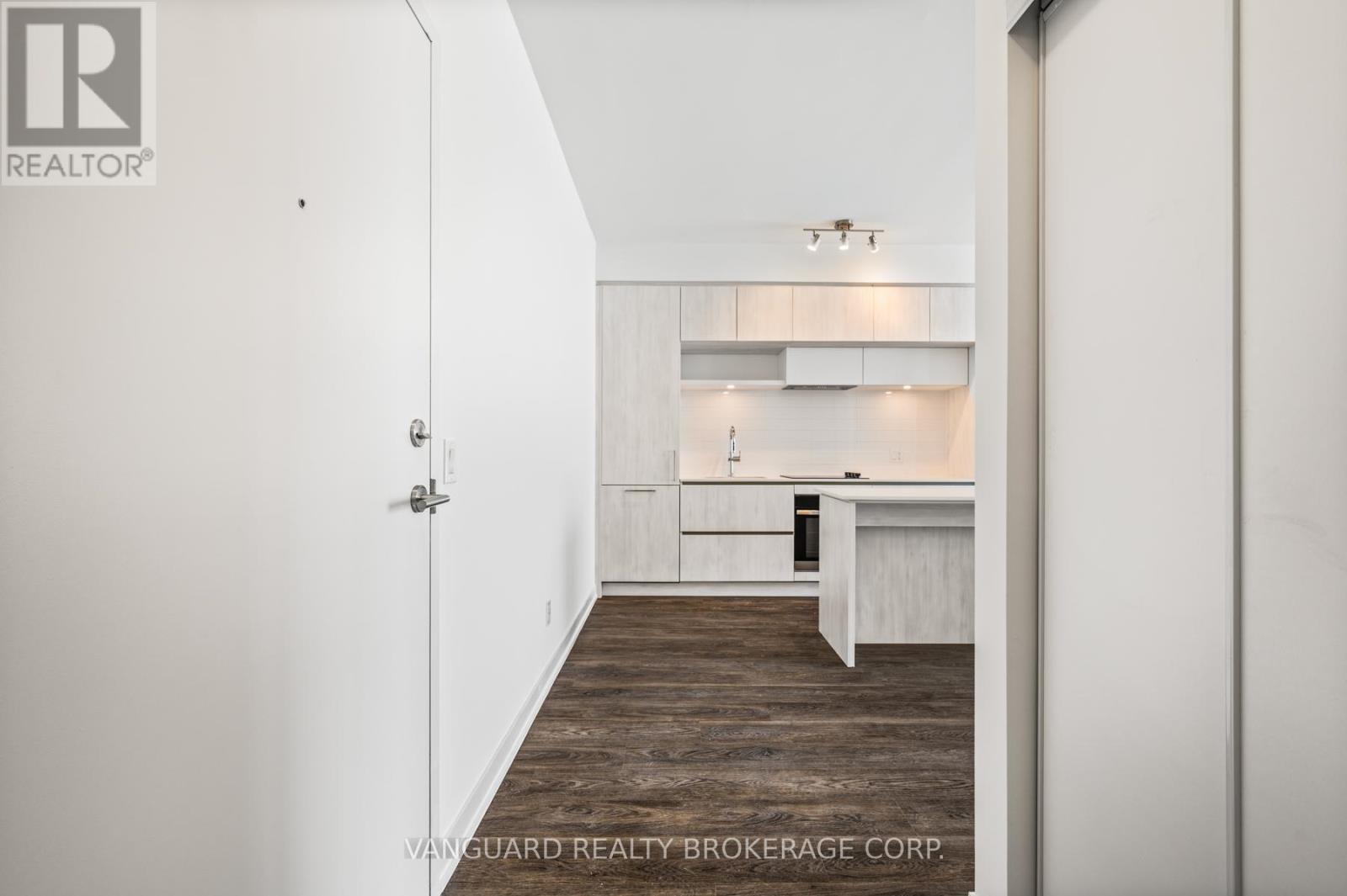 1126 - 2 David Eyer Road, Richmond Hill, Ontario  L4S 0N6 - Photo 3 - N12771008