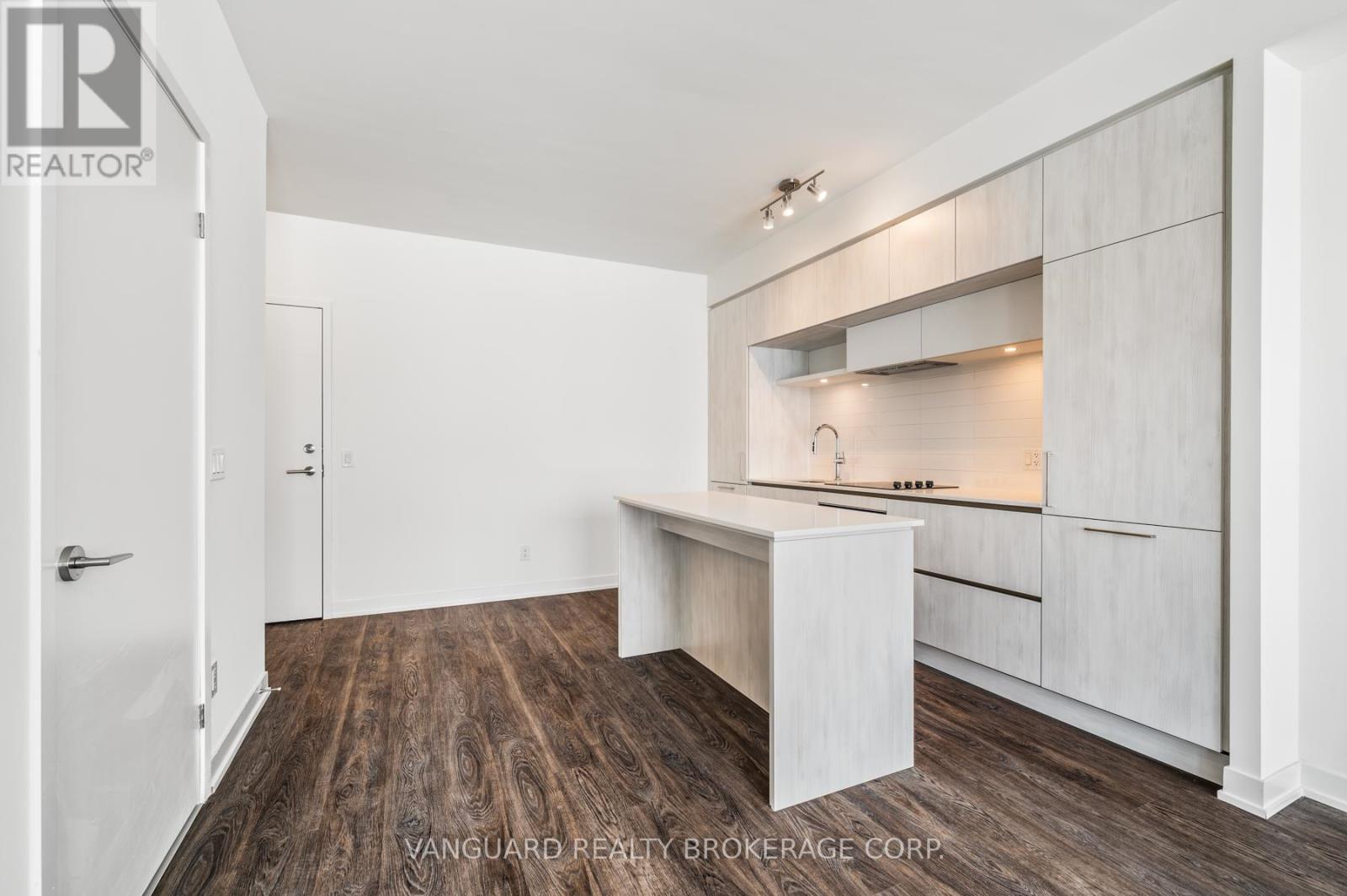 1126 - 2 David Eyer Road, Richmond Hill, Ontario  L4S 0N6 - Photo 5 - N12771008