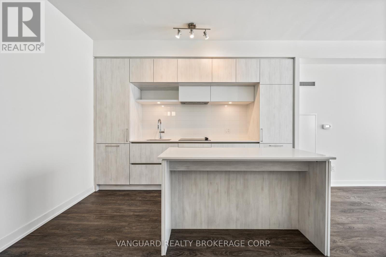 1126 - 2 David Eyer Road, Richmond Hill, Ontario  L4S 0N6 - Photo 6 - N12771008