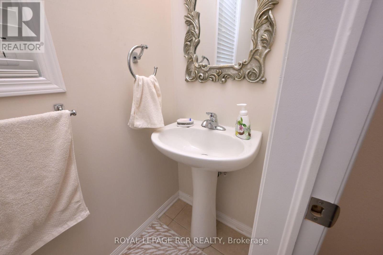 Upper - 62 Ferris Lane, New Tecumseth, Ontario  L9R 0J3 - Photo 12 - N12771192