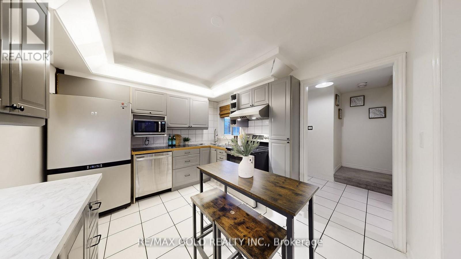 156 Royal Salisbury Way, Brampton, Ontario  L6V 3J9 - Photo 11 - W12771010