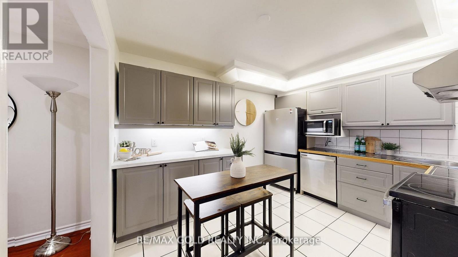 156 Royal Salisbury Way, Brampton, Ontario  L6V 3J9 - Photo 9 - W12771010