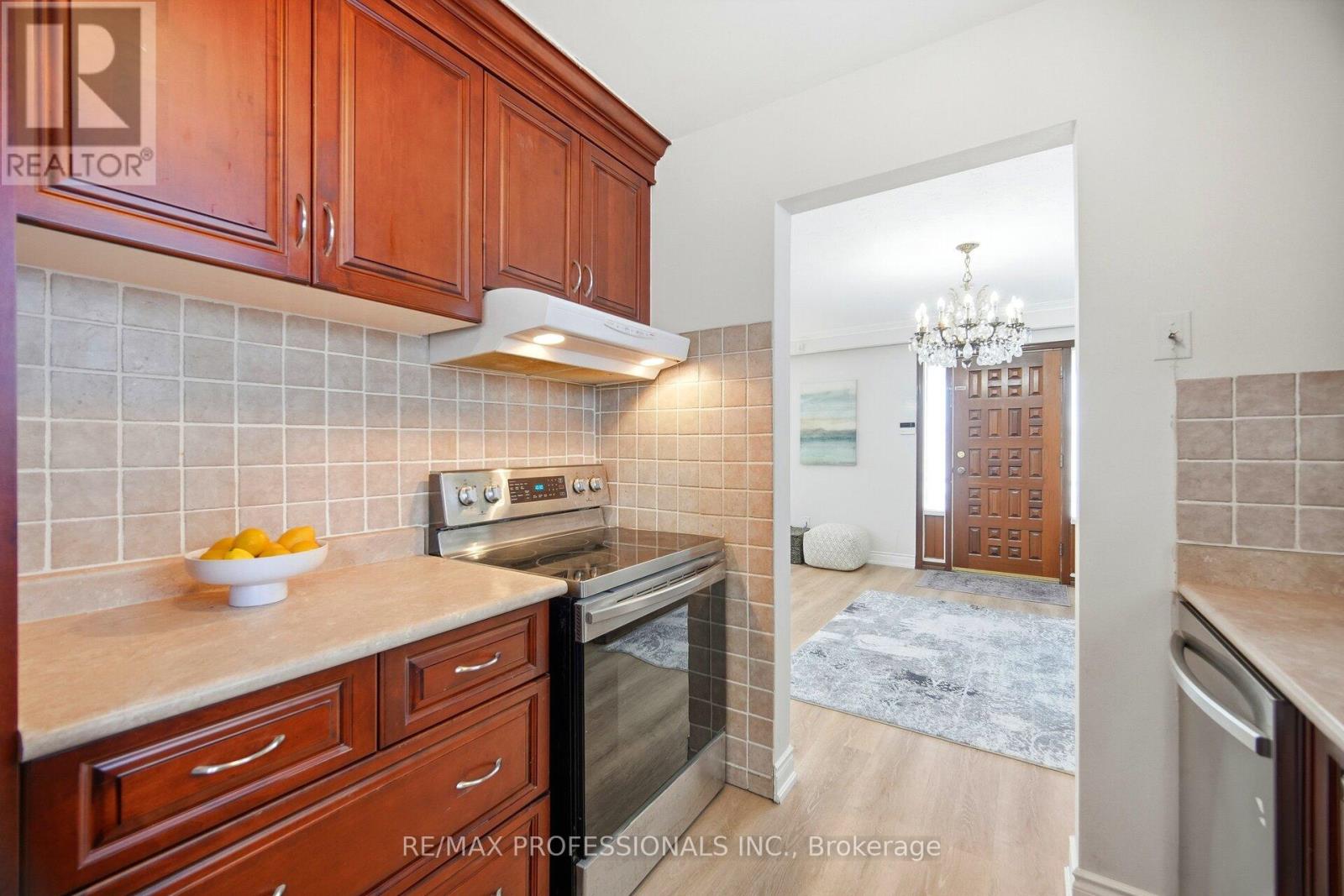 83 Spenvalley Drive, Toronto, Ontario  M3L 1Z2 - Photo 14 - W12771014