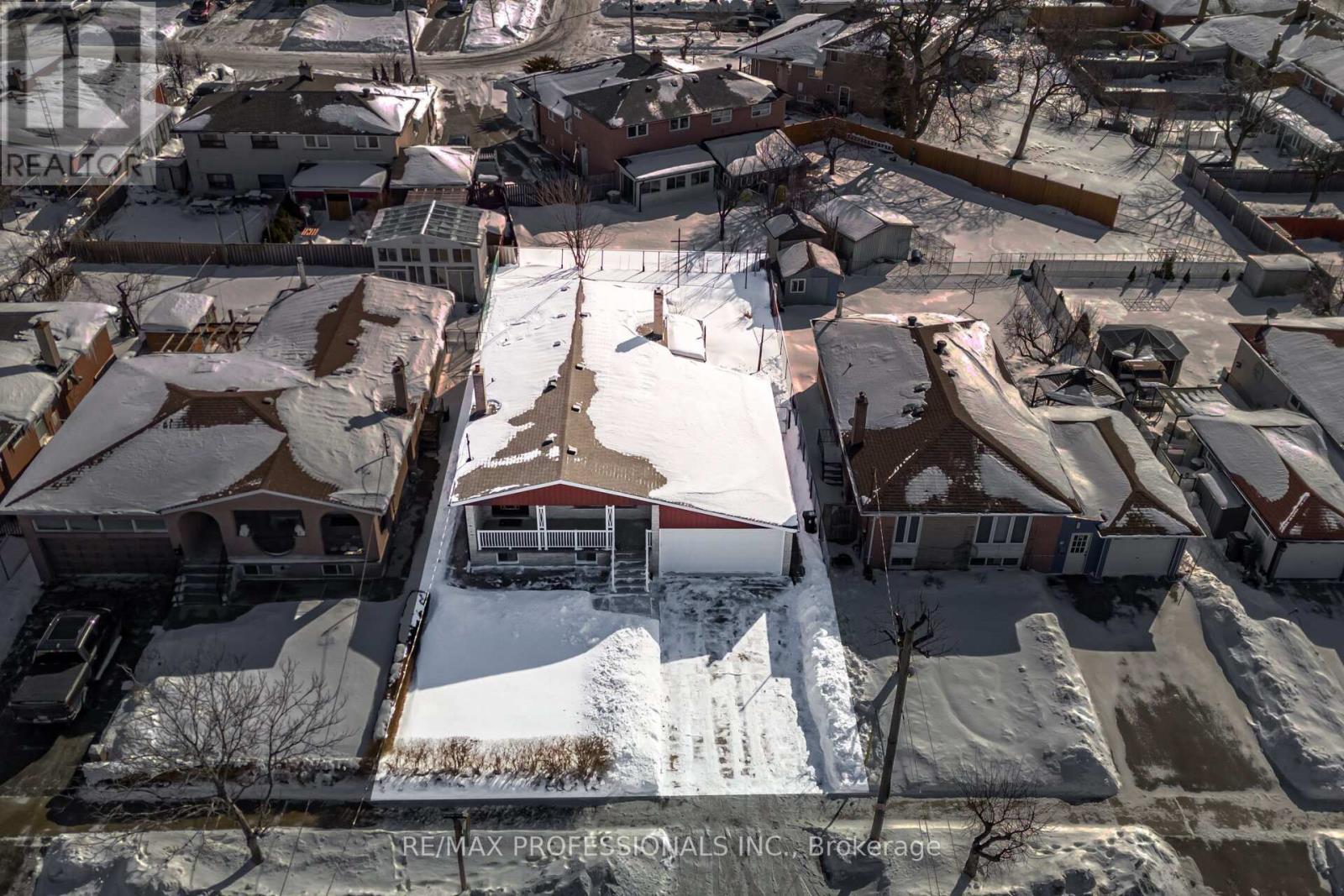 83 Spenvalley Drive, Toronto, Ontario  M3L 1Z2 - Photo 2 - W12771014