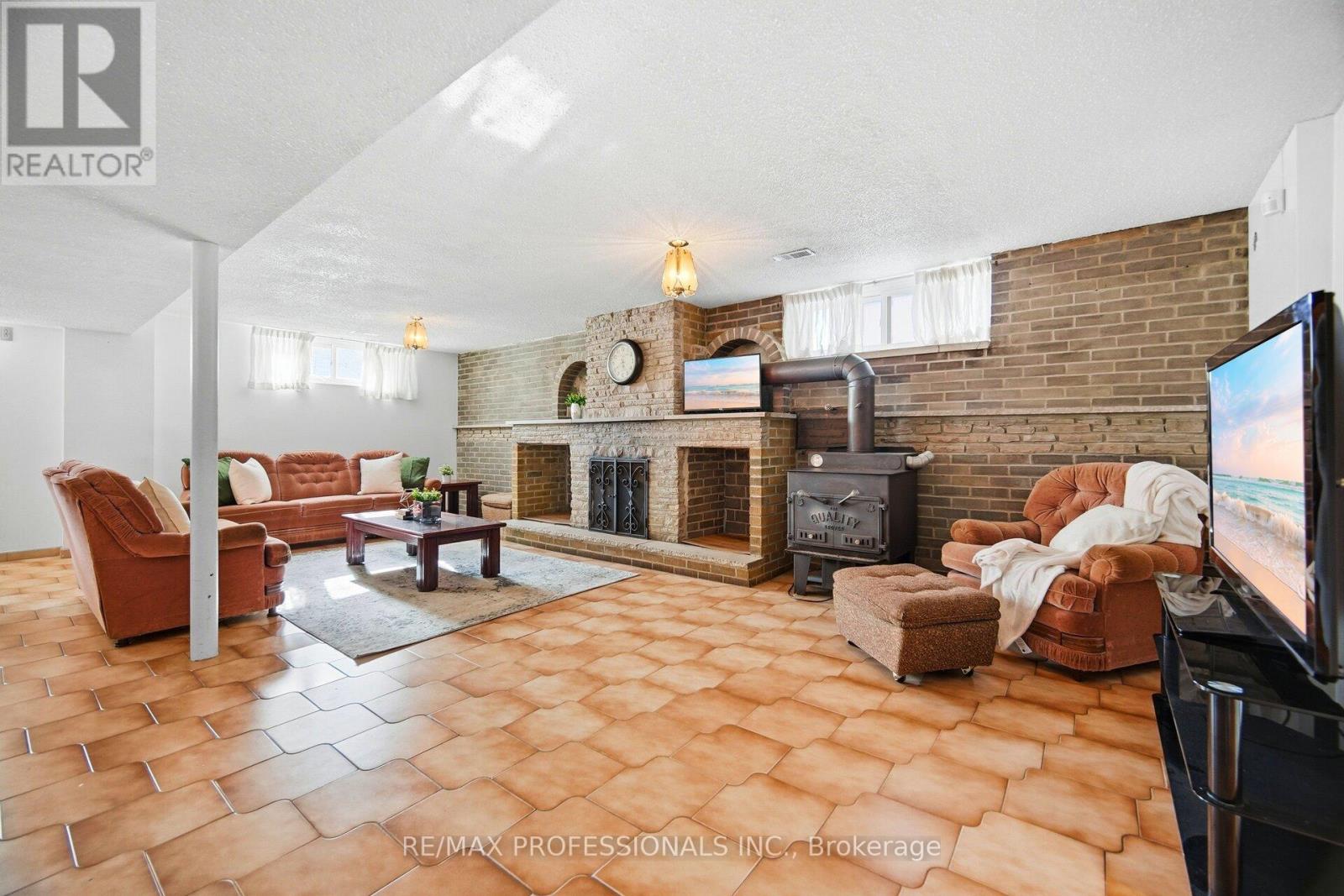 83 Spenvalley Drive, Toronto, Ontario  M3L 1Z2 - Photo 25 - W12771014