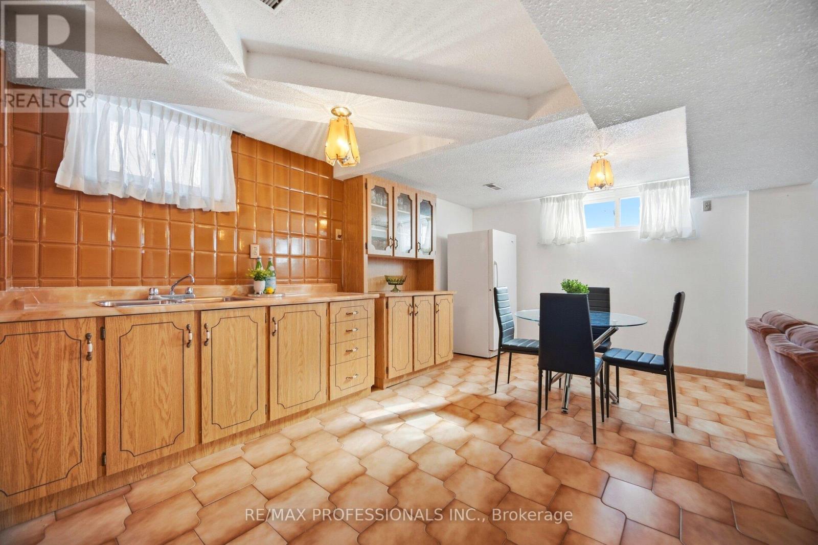 83 Spenvalley Drive, Toronto, Ontario  M3L 1Z2 - Photo 29 - W12771014