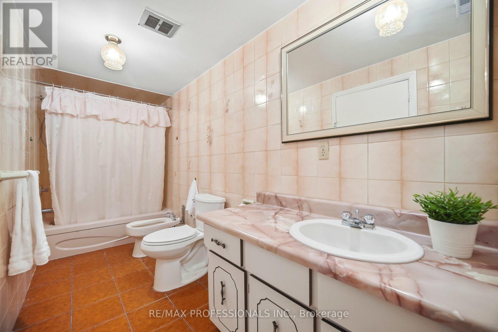 83 Spenvalley Drive, Toronto, Ontario  M3L 1Z2 - Photo 32 - W12771014