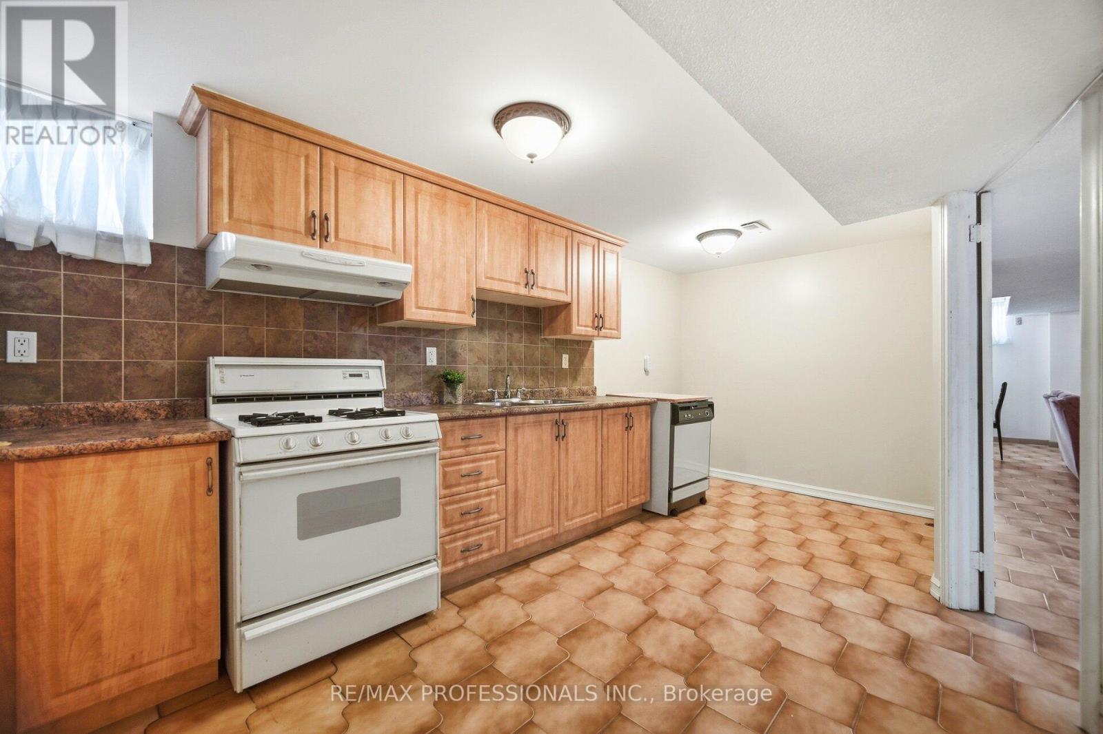 83 Spenvalley Drive, Toronto, Ontario  M3L 1Z2 - Photo 33 - W12771014