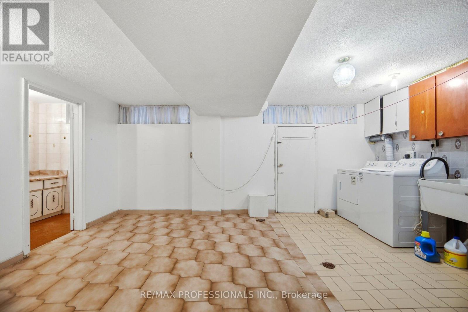 83 Spenvalley Drive, Toronto, Ontario  M3L 1Z2 - Photo 35 - W12771014