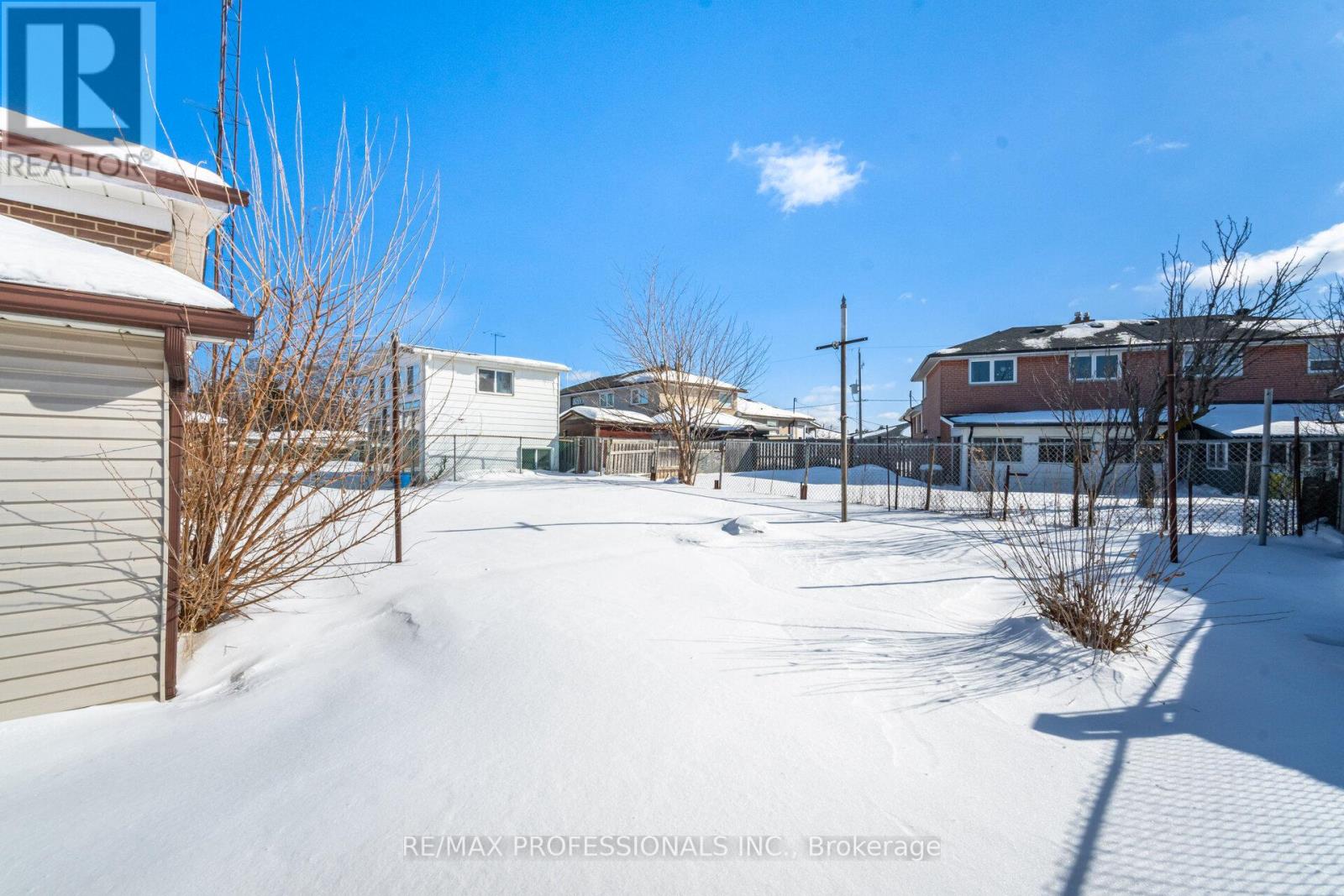 83 Spenvalley Drive, Toronto, Ontario  M3L 1Z2 - Photo 46 - W12771014