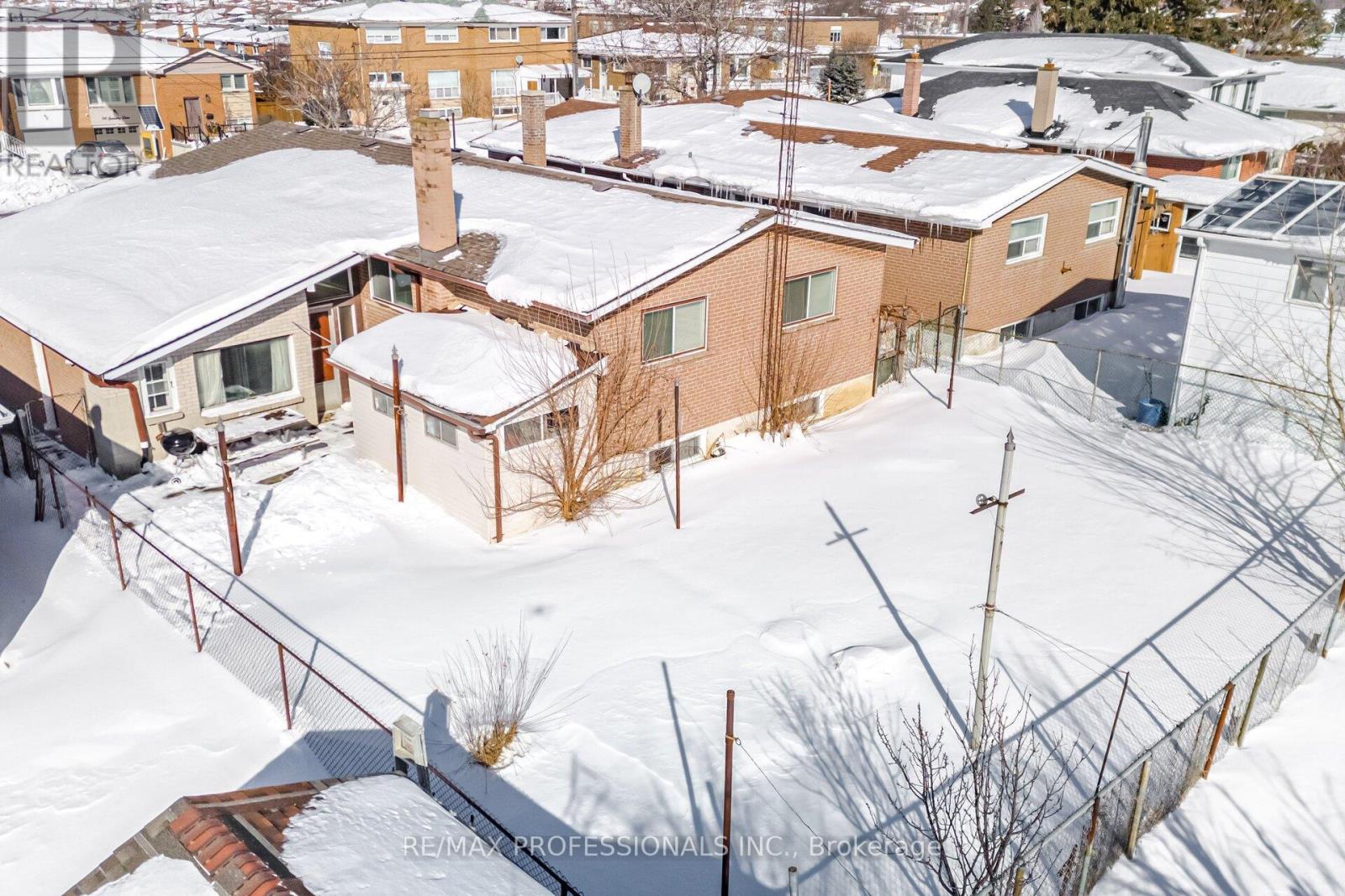 83 Spenvalley Drive, Toronto, Ontario  M3L 1Z2 - Photo 48 - W12771014