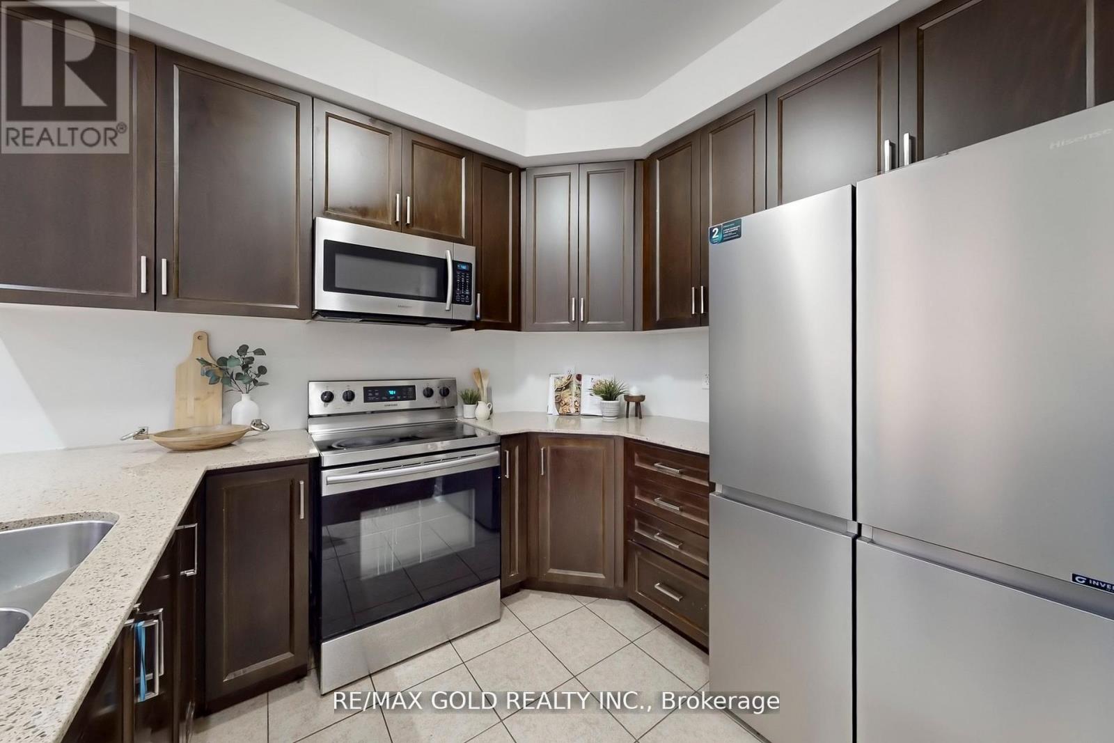 62 Pennycross Crescent, Brampton, Ontario  L7A 4M1 - Photo 11 - W12771016