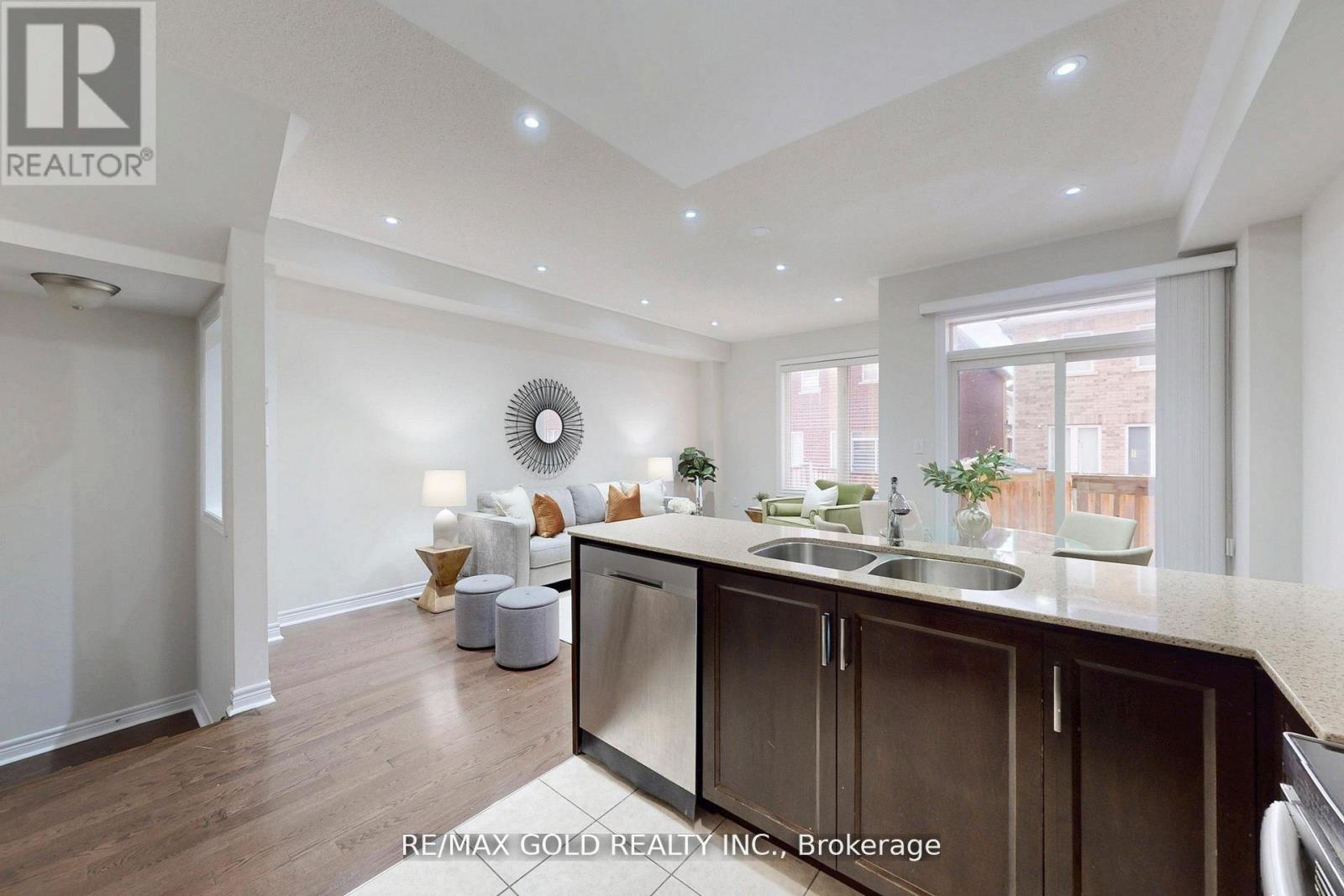 62 Pennycross Crescent, Brampton, Ontario  L7A 4M1 - Photo 12 - W12771016